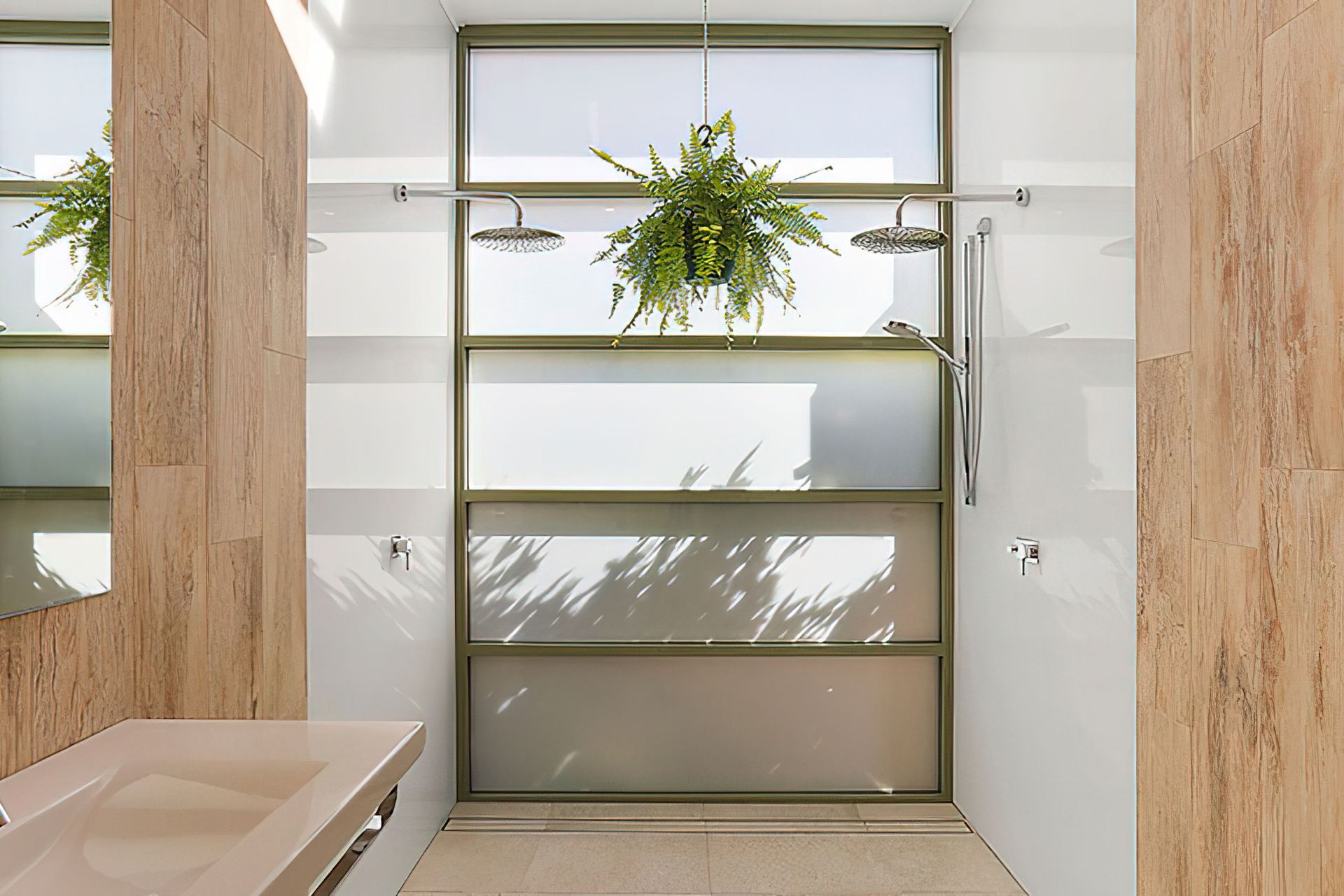 Full height aluminium glass to the shower area