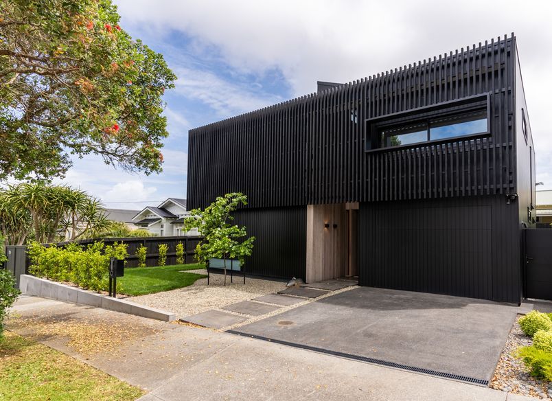 Bold and Beautiful - Sandringham
