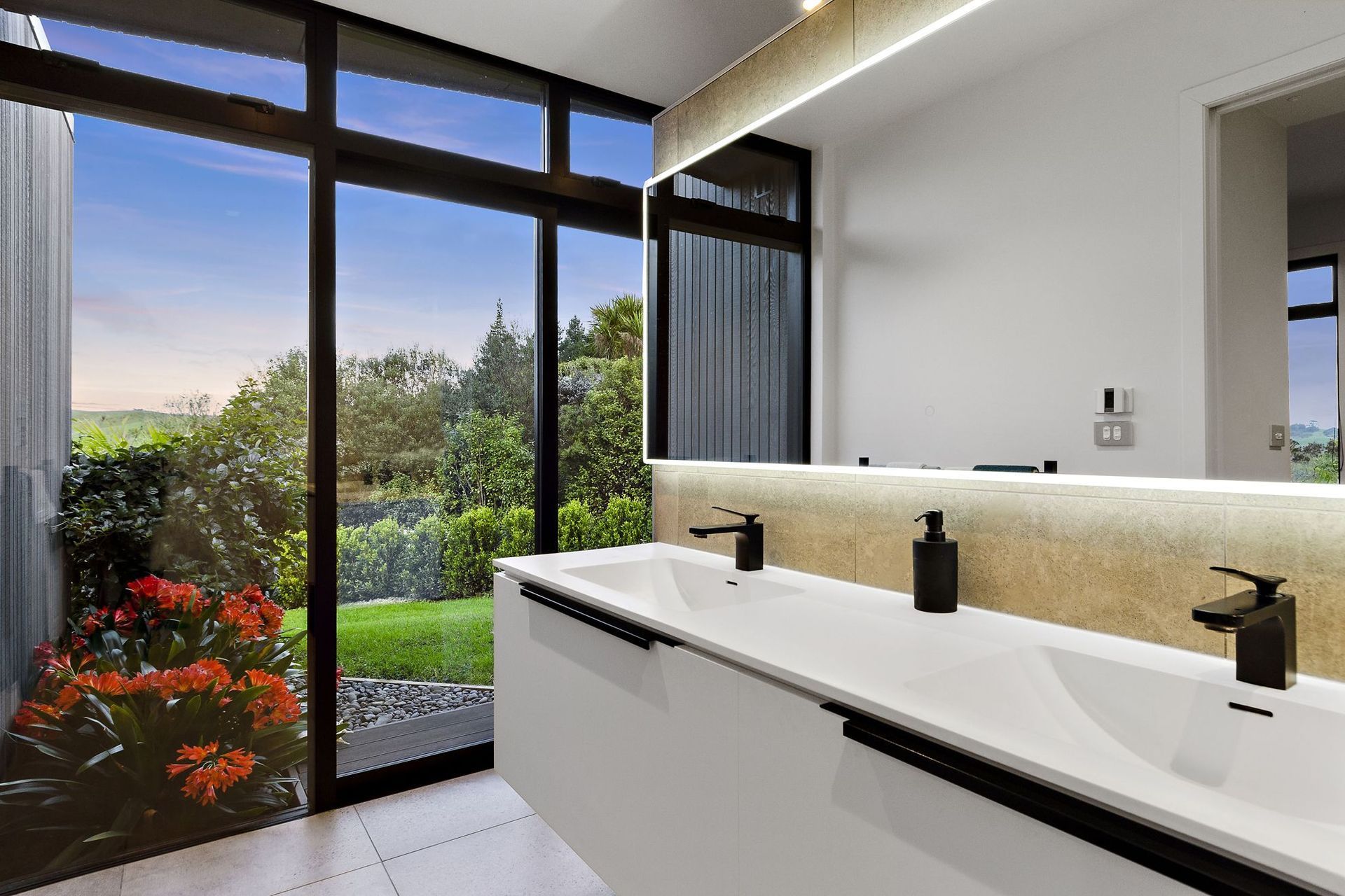 Hauora Lane, Kaukapakapa