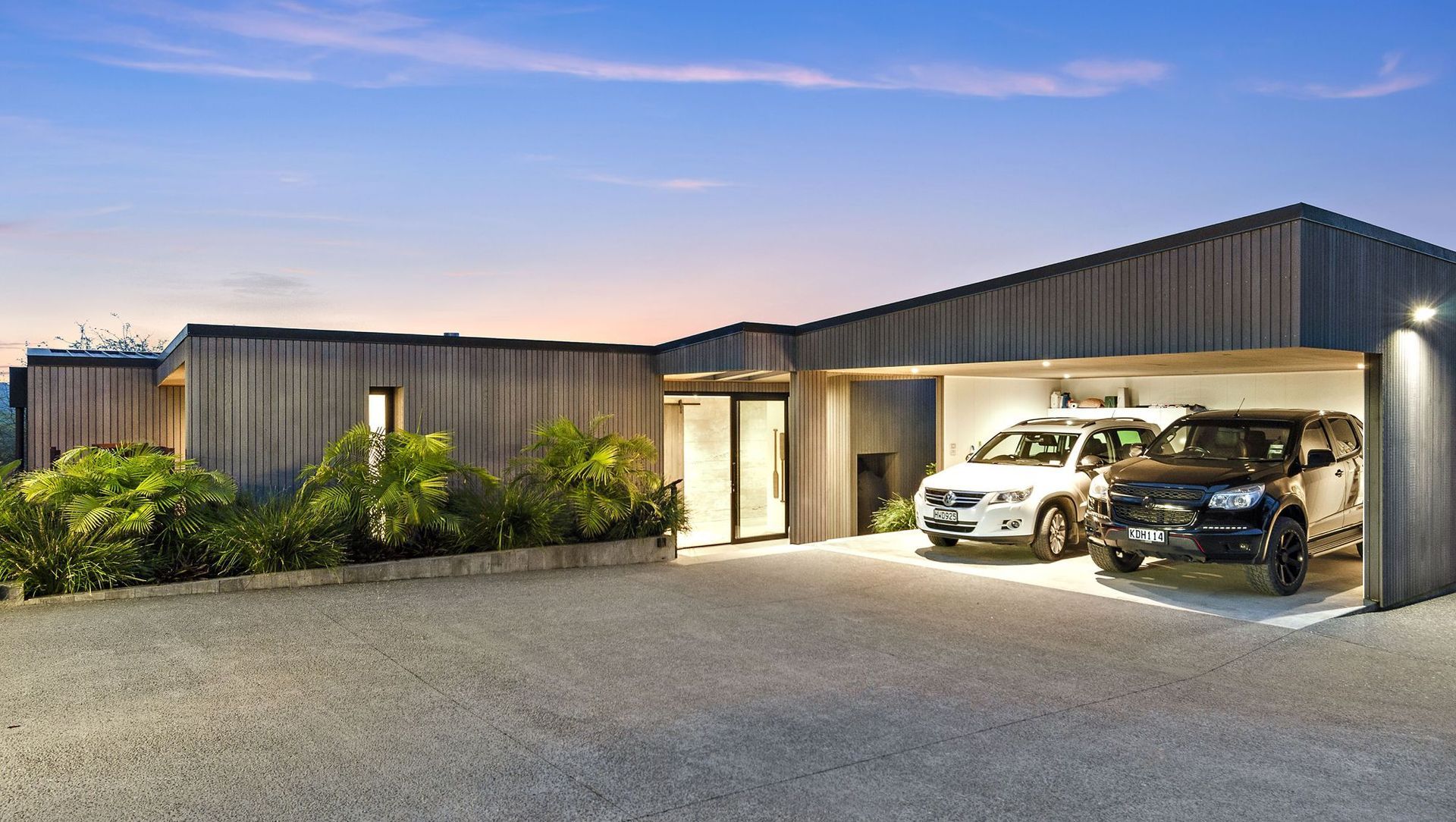 Hauora Lane, Kaukapakapa banner