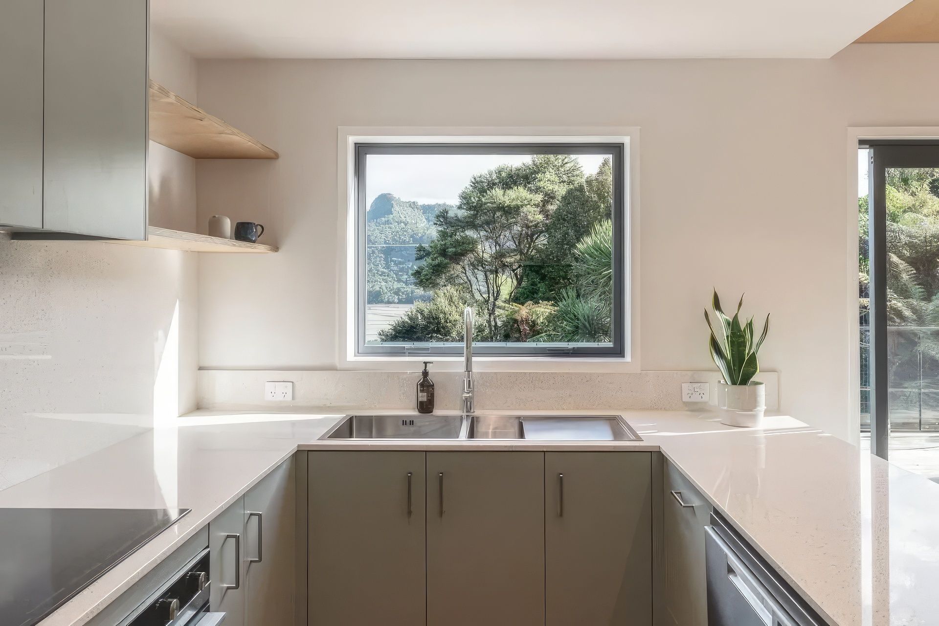 huia-kitchen-window-artis-home-960x640-gigapixel-standard-scale-200x.jpeg