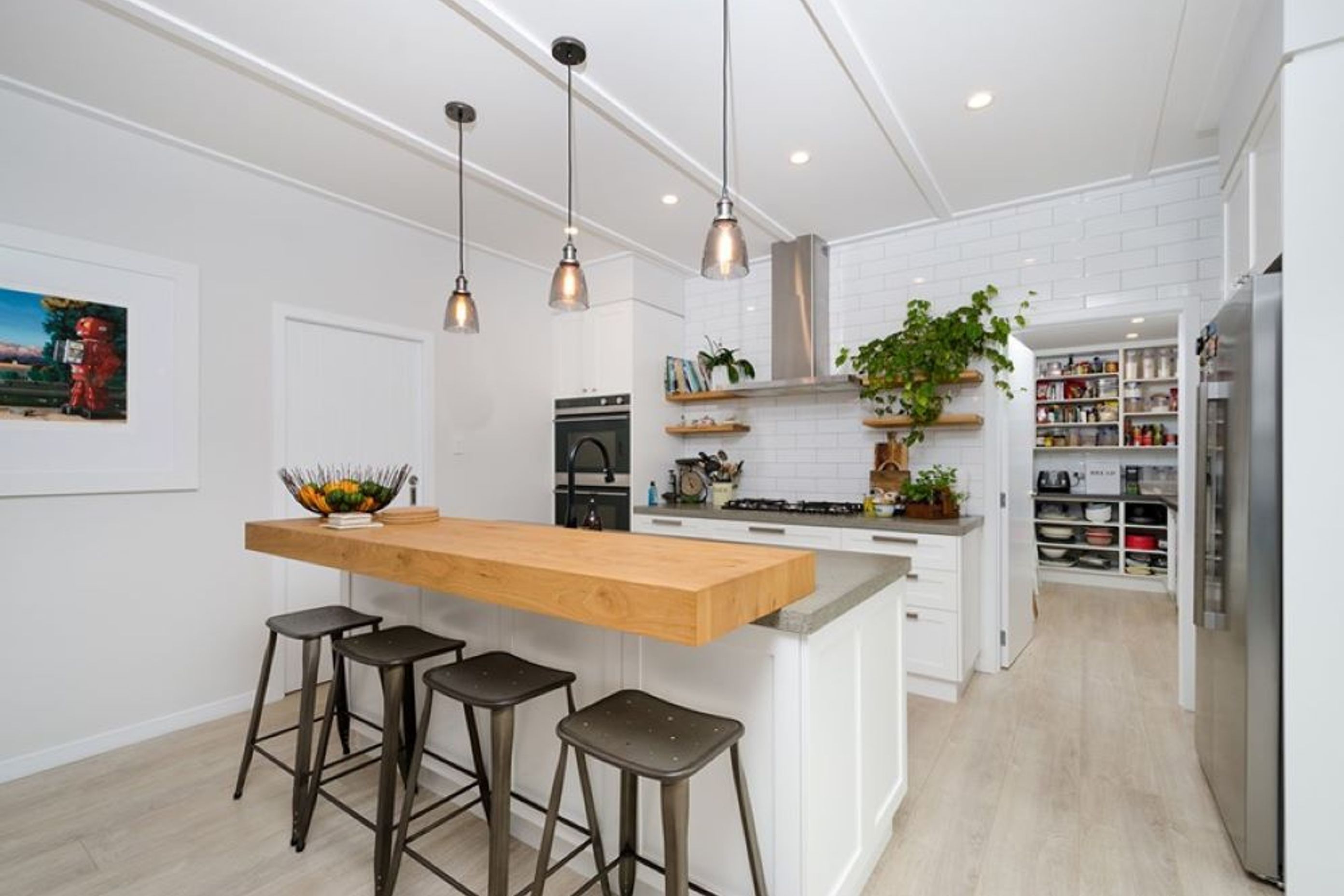 kitchen-resized-v2.jpg