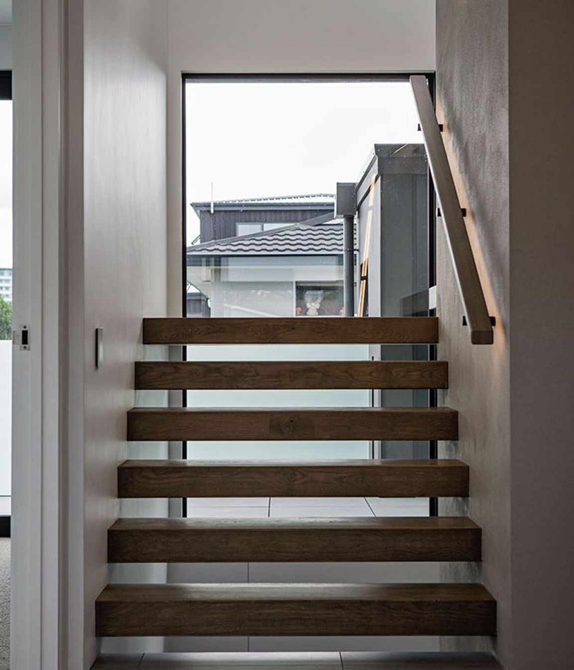 Three-Level Multi Cladding Home with Pool