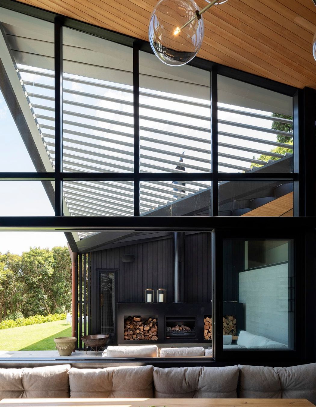 The dining room was conceived to have a relaxed ‘café style’ for the daytime, with the table in the bay window. However, the room is large enough to be quite flexible in it’s layout.