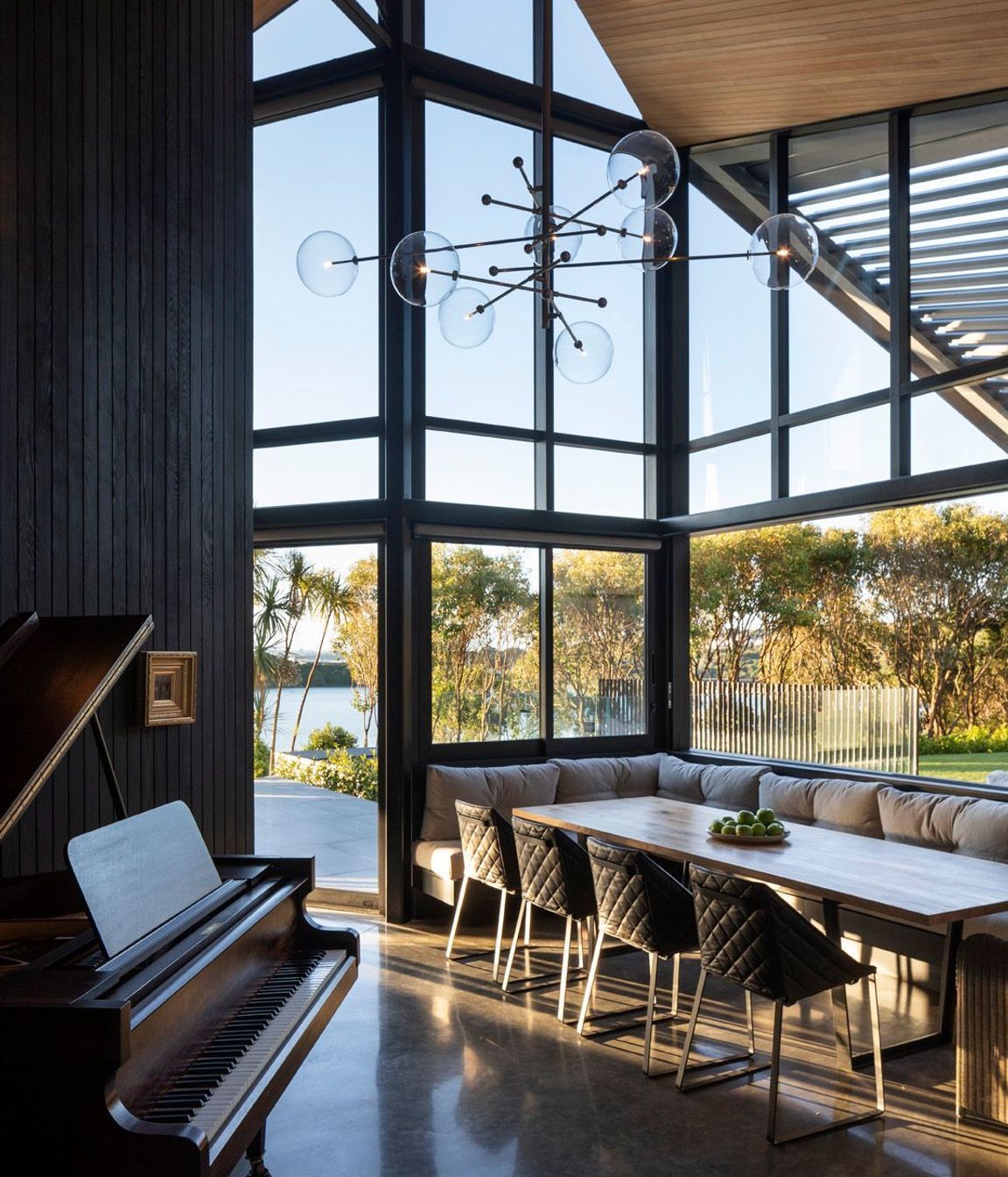The facade ‘bends’ with the site so that the entire north and west facing facades effectively form a sheltered bay—maximising water views to the west and north, as well as passive solar gain from the north.