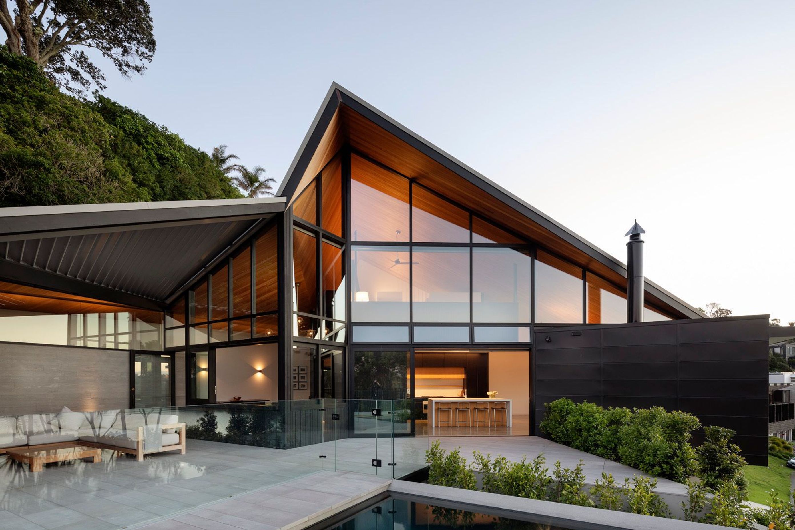 The homeowners tasked the architect with designing a home that would offer multiple entertaining options, all flowing from a mid-floor level.