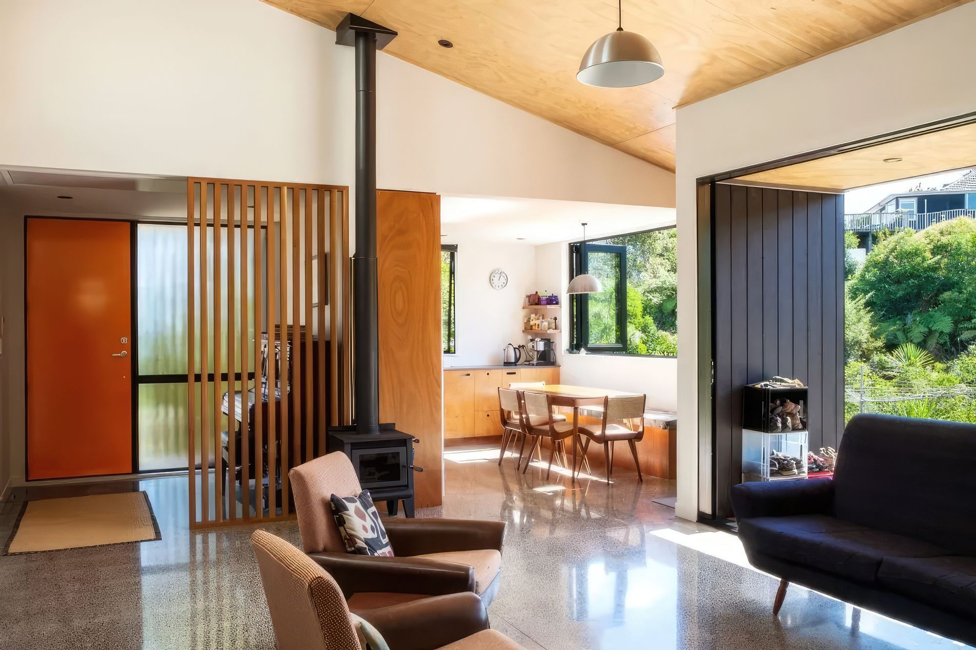 rang-lounge-with-fire-place-960x640-gigapixel-standard-scale-200x.jpeg