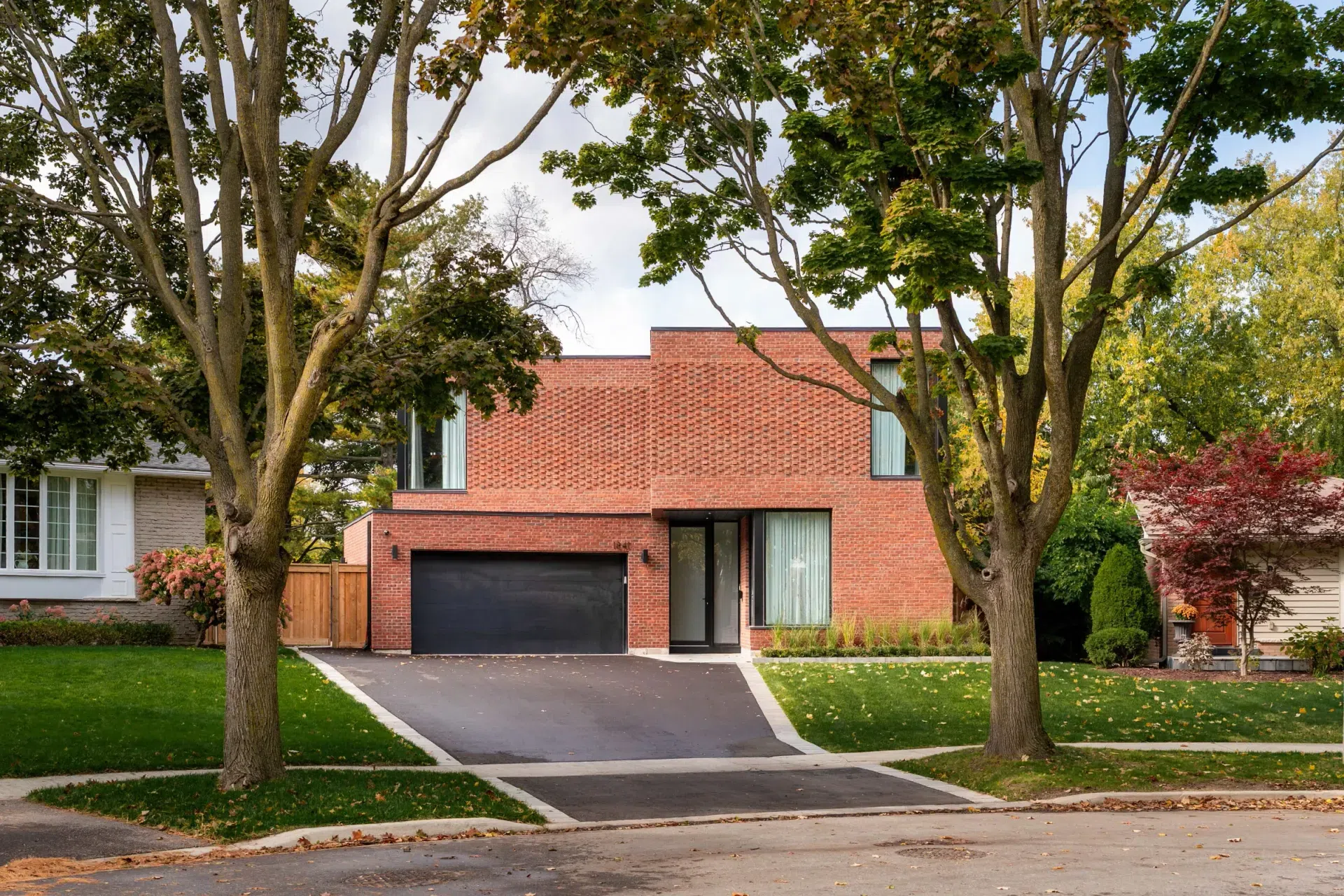 smpl-Design-Studio-1841-Pattinson-Crescent-Mississauga-Smaller-Files-8.webp