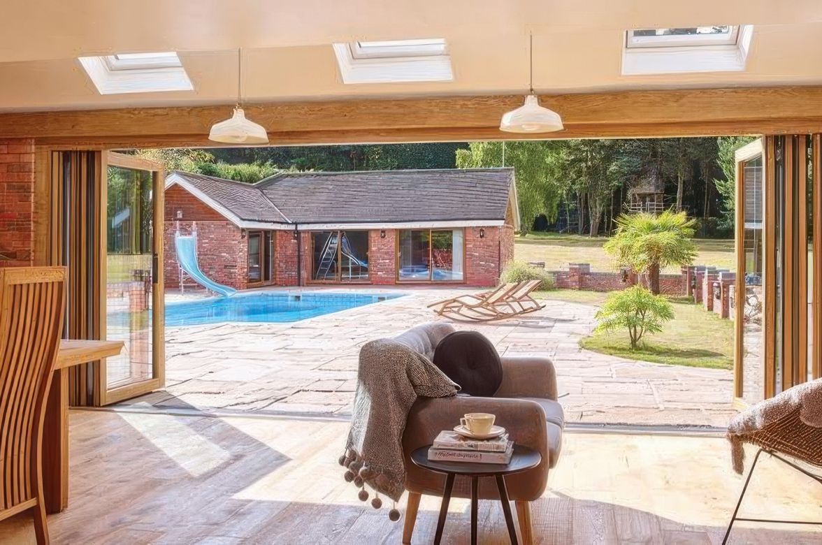 Creating a Sunny Living Space with a Seamless Connection to the Garden