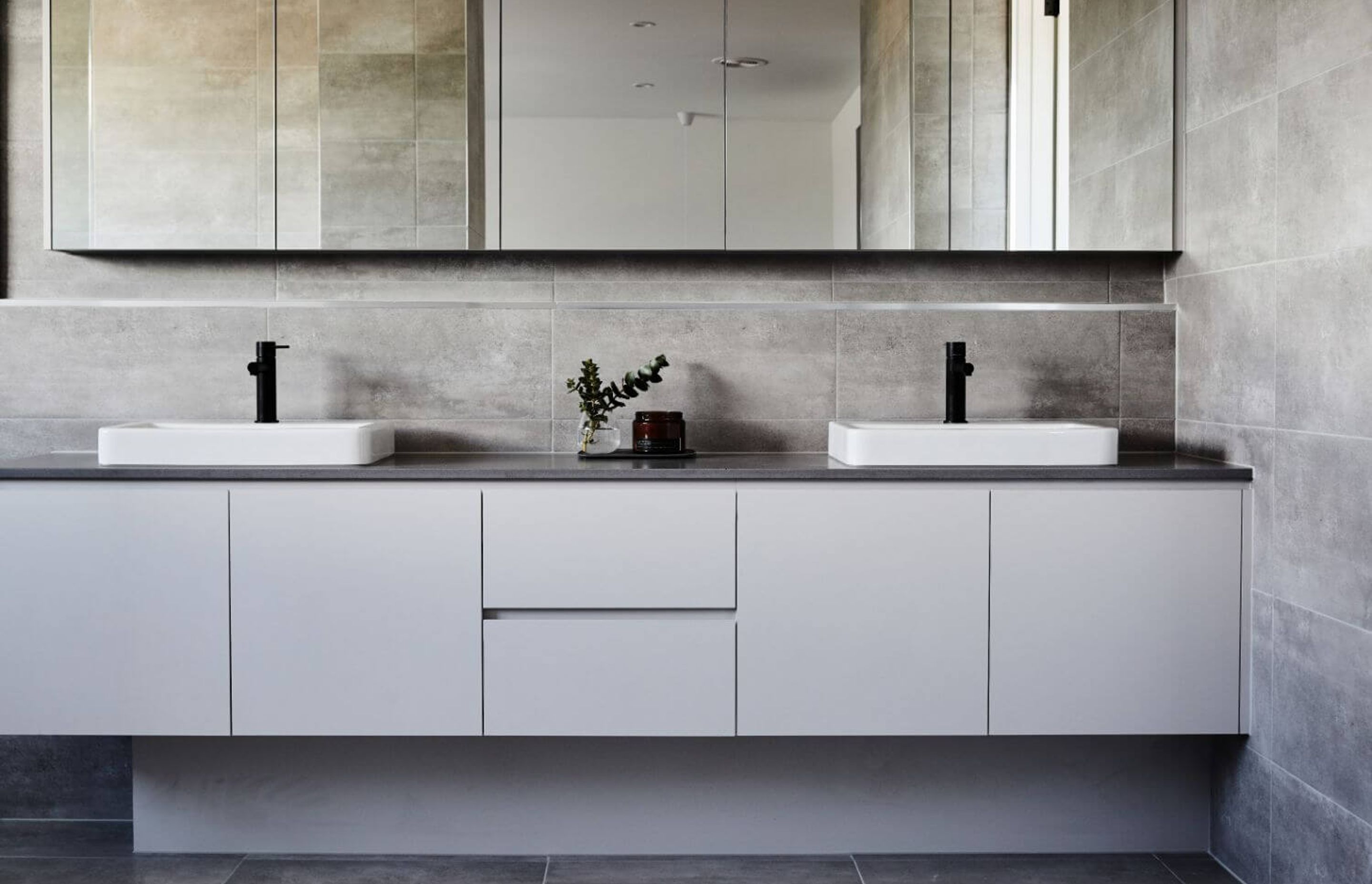 The Hue, Bentleigh East