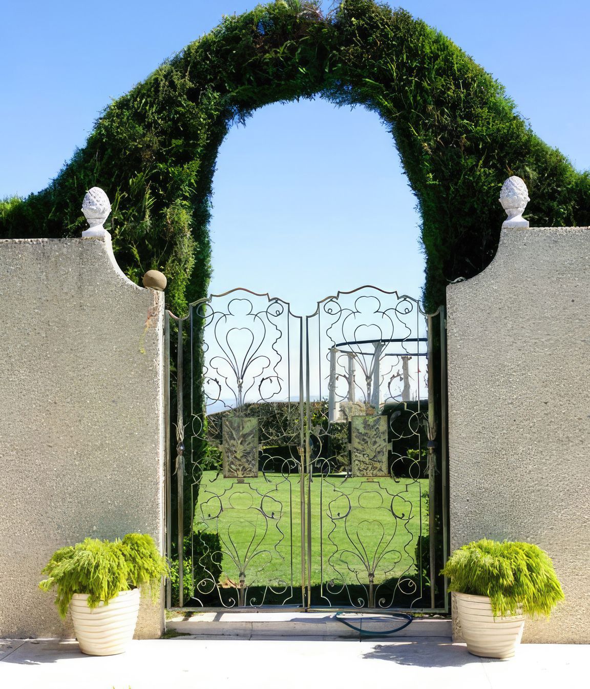 up08-Havelock-North-gates-fix-standard-scale-400x.jpg