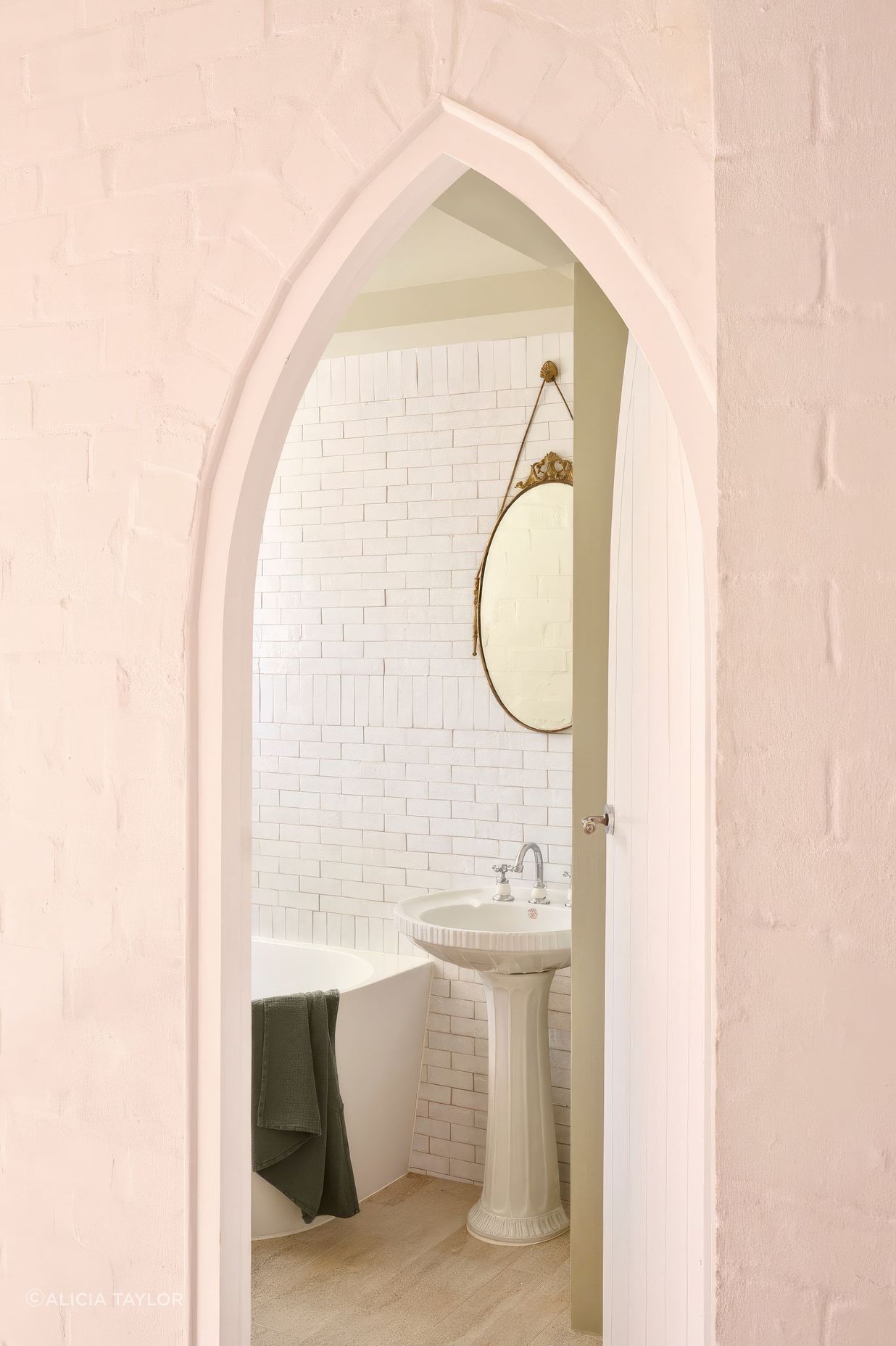 upChapelHouse055portrait-fix-standard-scale-200x-v3.jpg
