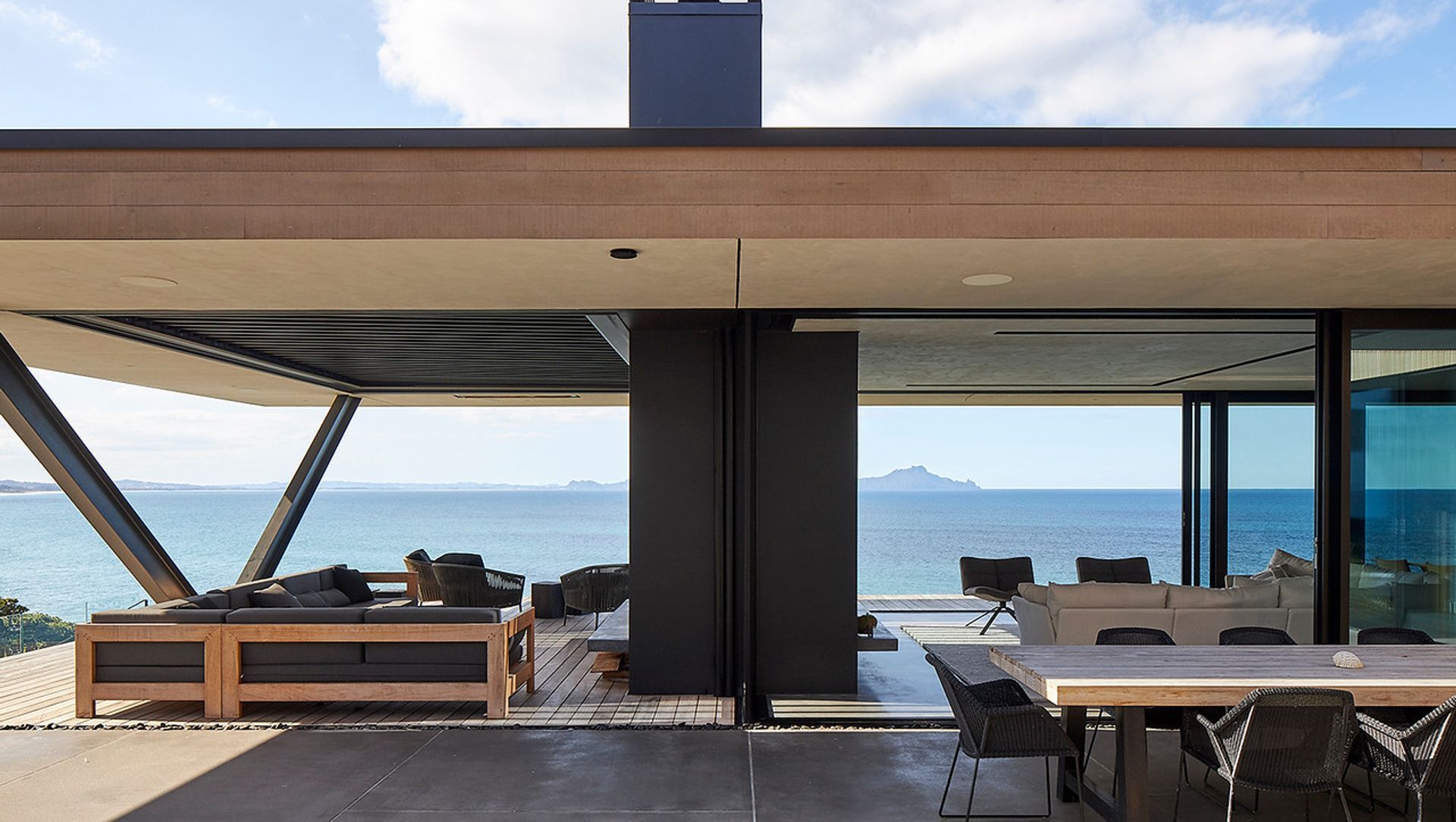 V Beachouse banner