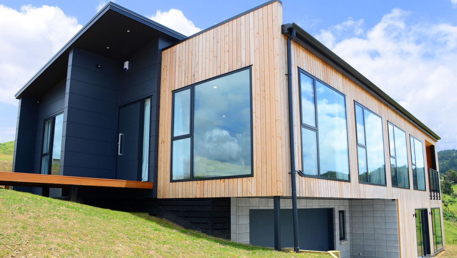 Tohora View, Waihi banner