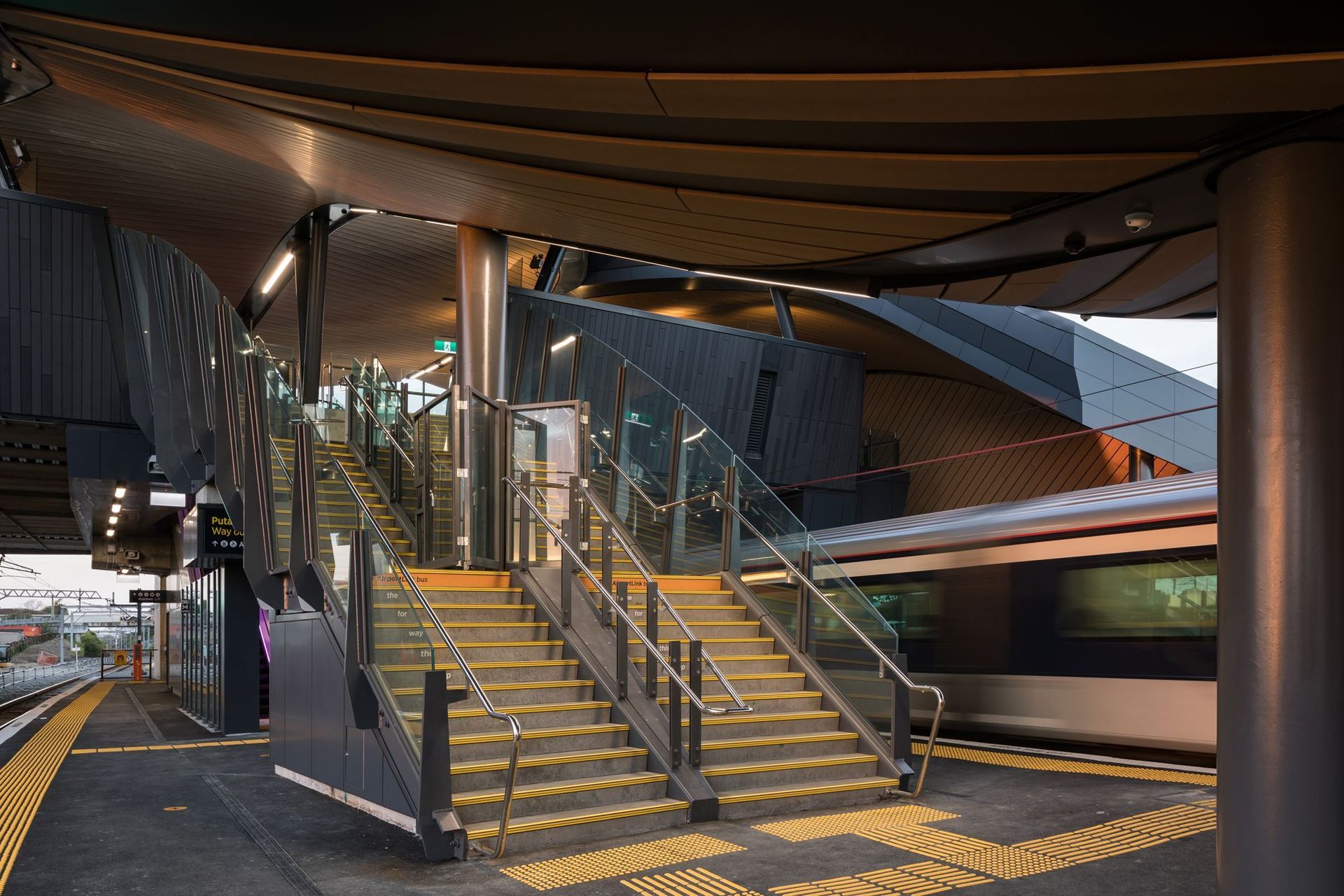 Puhinui Station