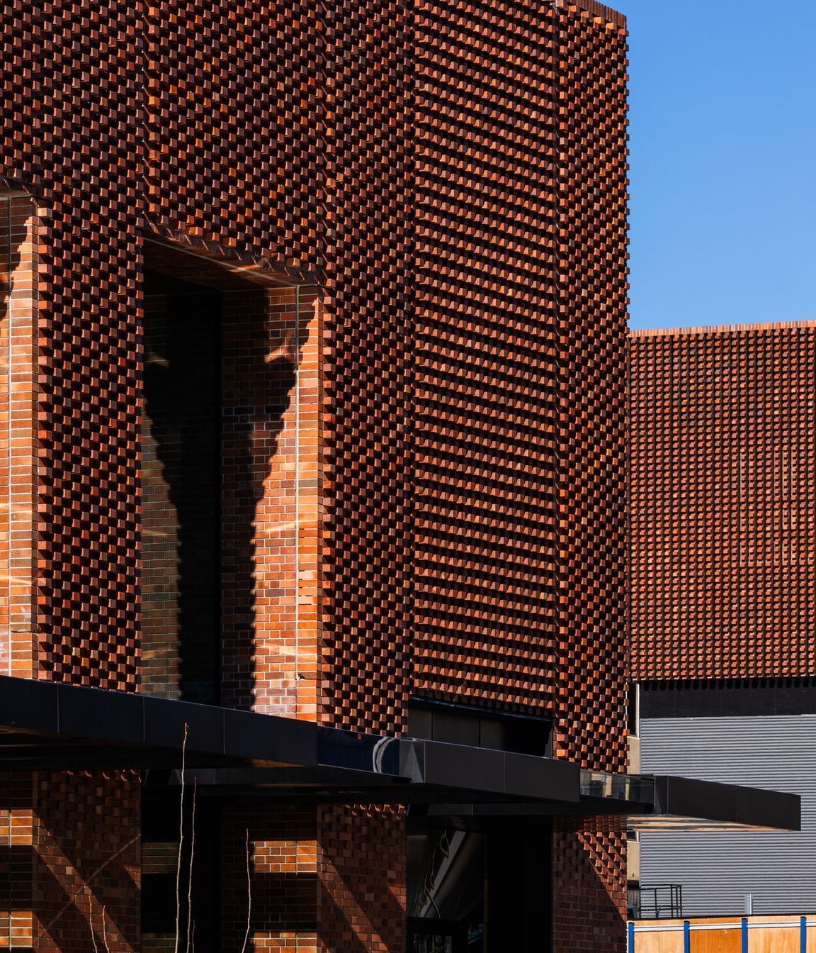 By corbelling the bricks as cantilevered modules, the material scale moves and adjusts, making it human-friendly and approachable