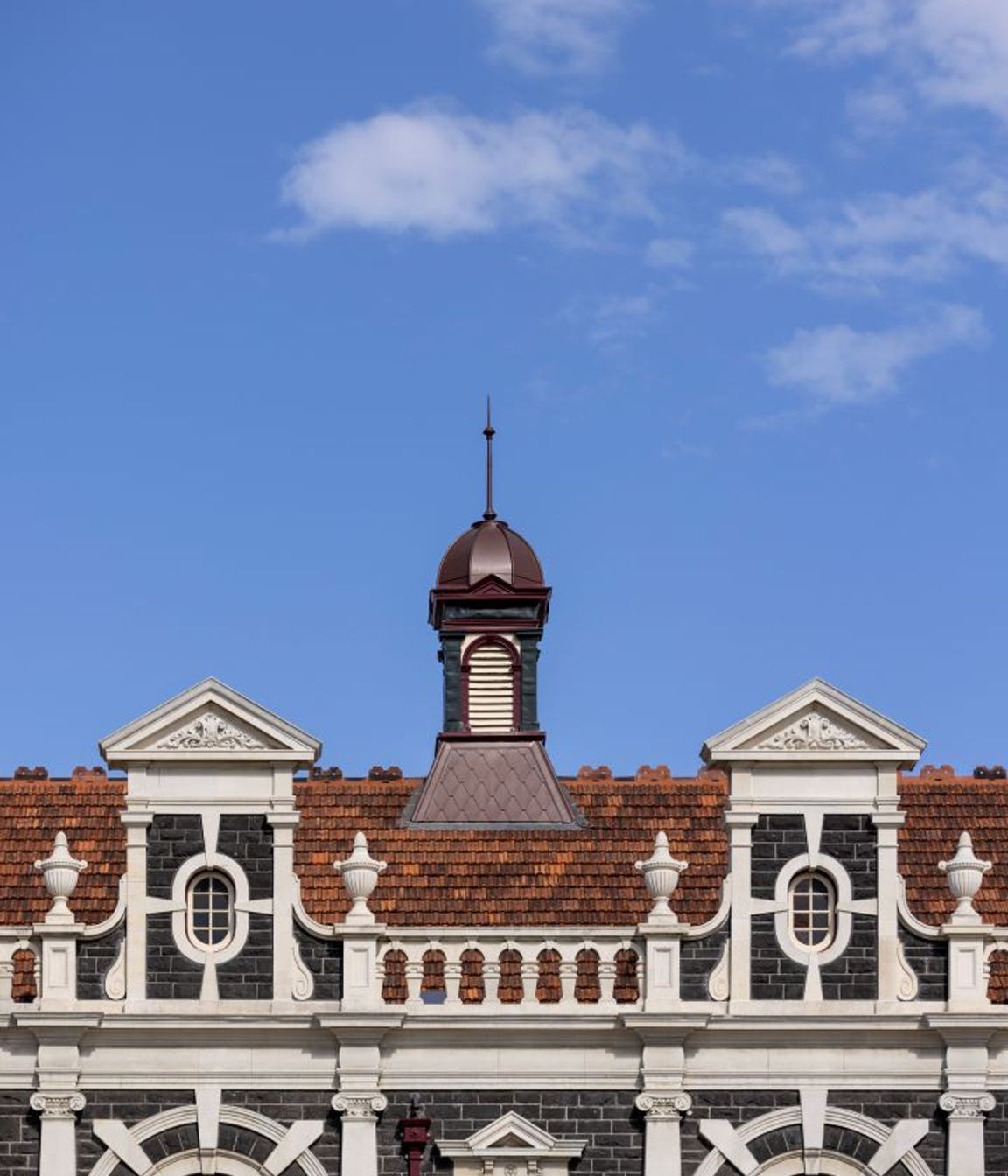 Dunedin-Railway-Station-Restorationgable-parapetsGraham-Warman-10.jpg