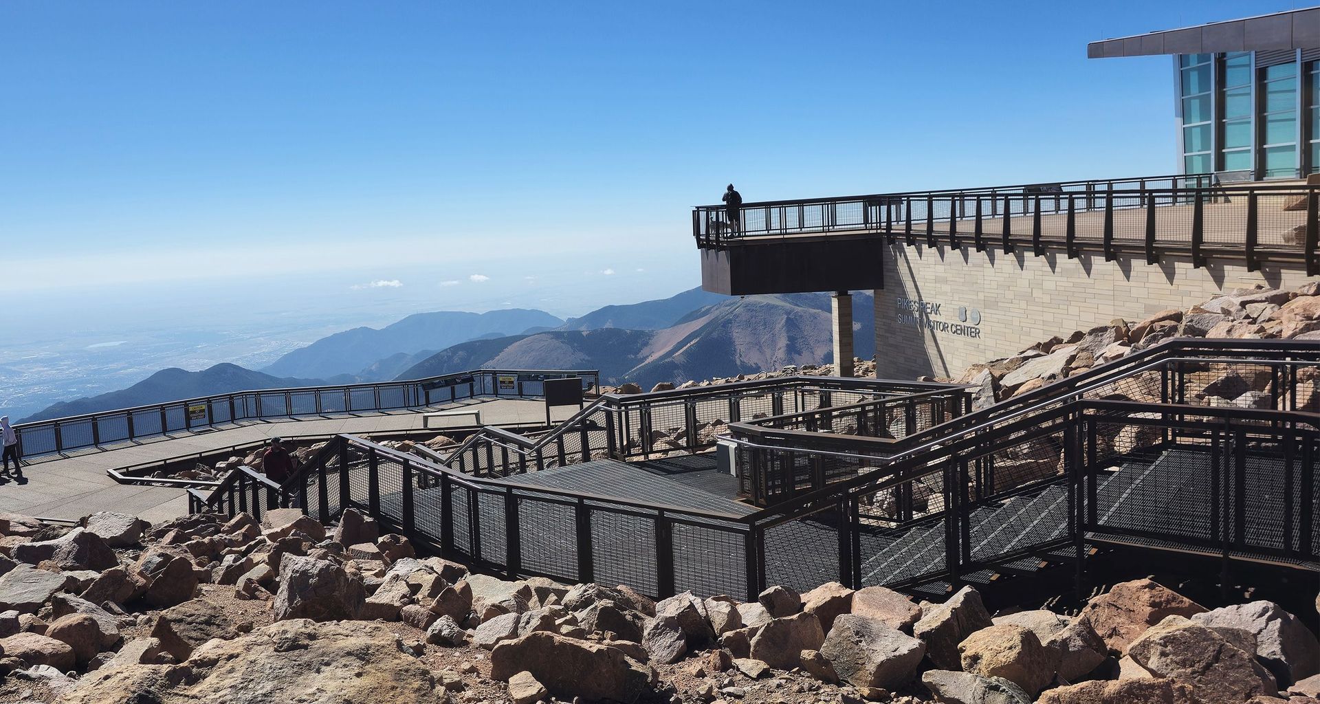 Wire Mesh Balustrades at Mountain Lookout banner