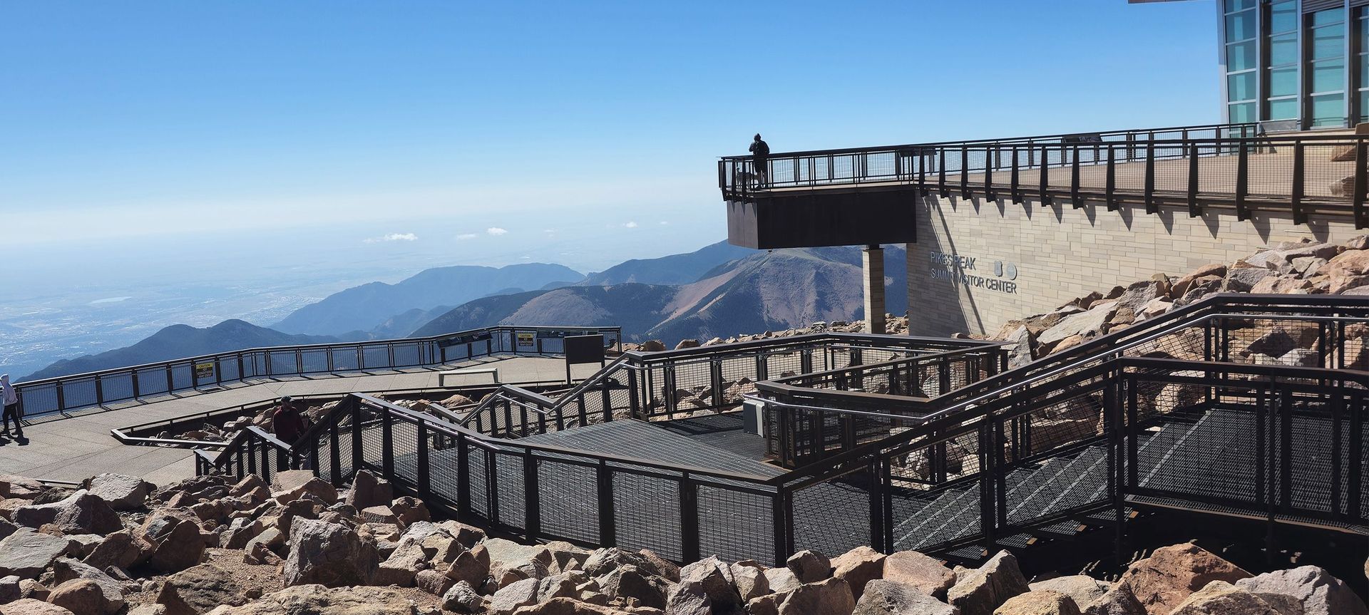Wire Mesh Balustrades at Mountain Lookout banner