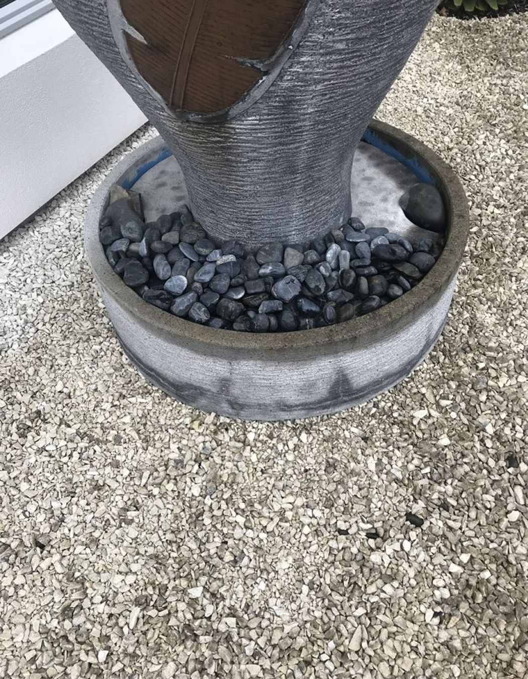 Liquid membrane system to a water feature /fountain