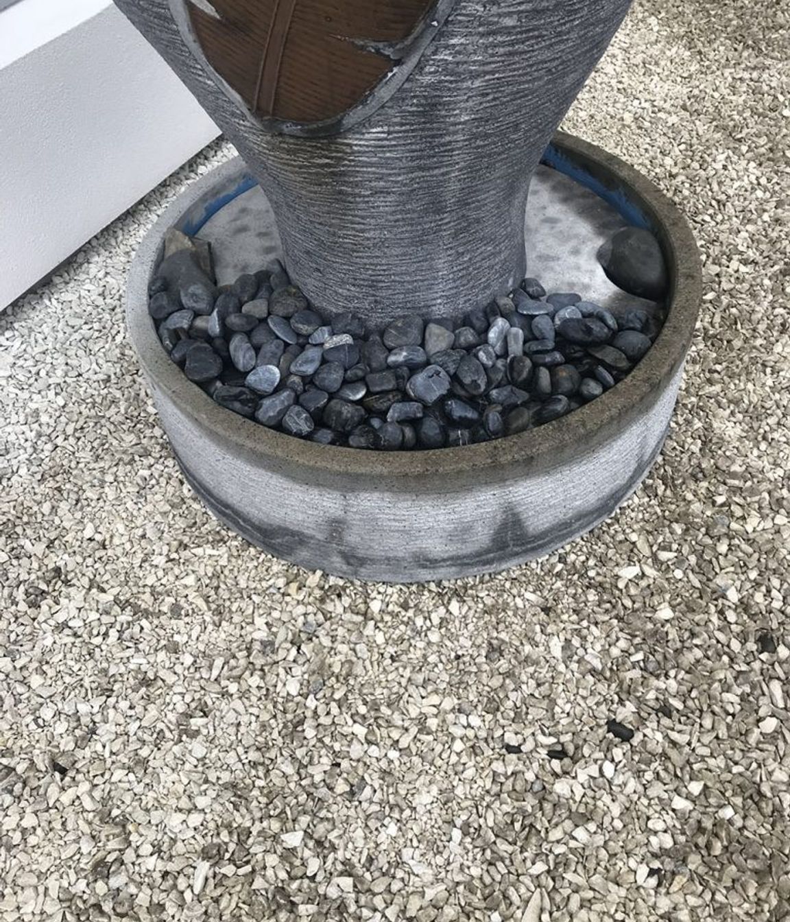 Liquid membrane system to a water feature /fountain