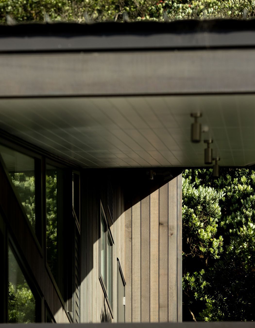 ©️ Jono Parker   Cedar cladding was used to soften and warm the building exterior.