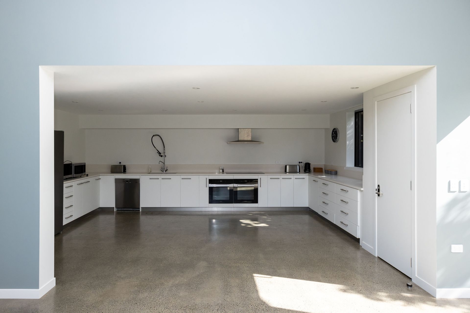 ©️ Jono Parker   While not a commercial-grade kitchen, the cooking facilities are spacious and designed to serve large groups.