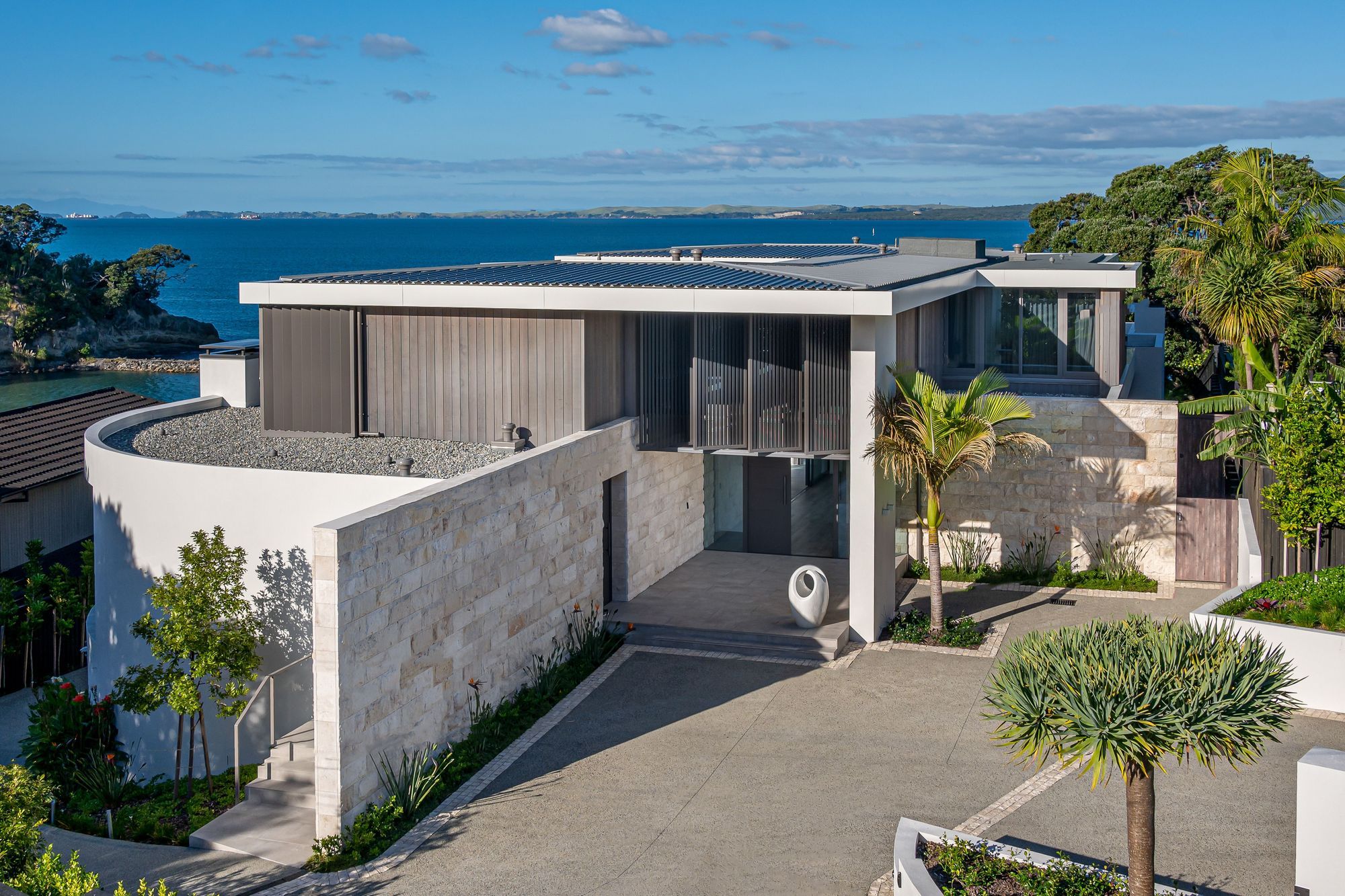 Castor Bay - Woodgrained Aluminum Louvres, Gates & Fencing