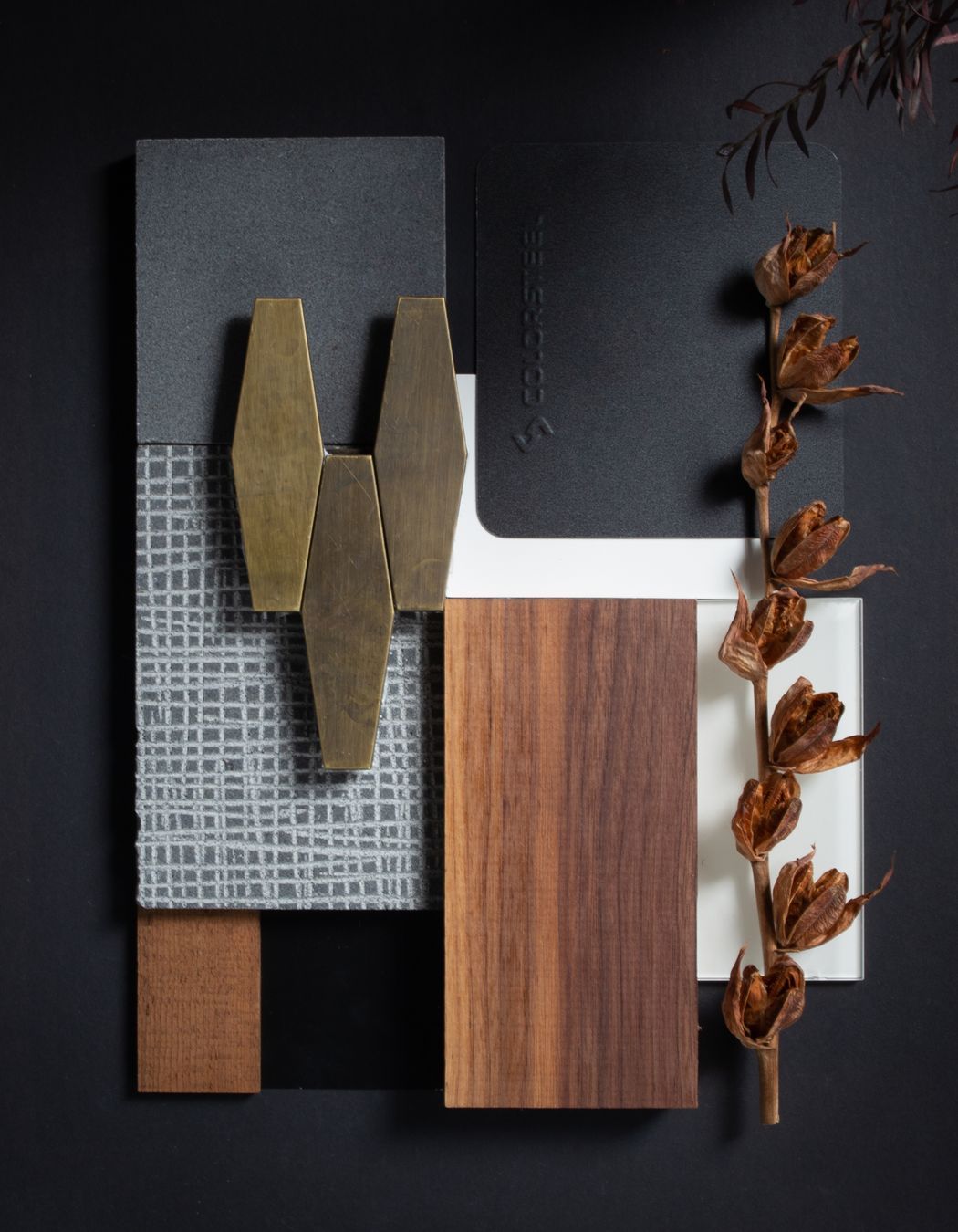 Colour: Flaxpod Matte is paired with aged brass tiles, rich walnut floors and linings, and textured basalt stone. The palette is designed is with the contemporary urban environment in mind. Matt finishes of the interiors and exteriors contribute to an environment of understated luxury with a grounded connection to the land.