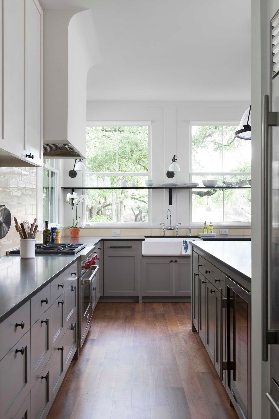 11BunnyRunCuppettKilpatrickArchitectureandInteriorDesignaustin-tx-kitchen-gray-cabinetry-stainless-steel-appliances-hardwood.jpg