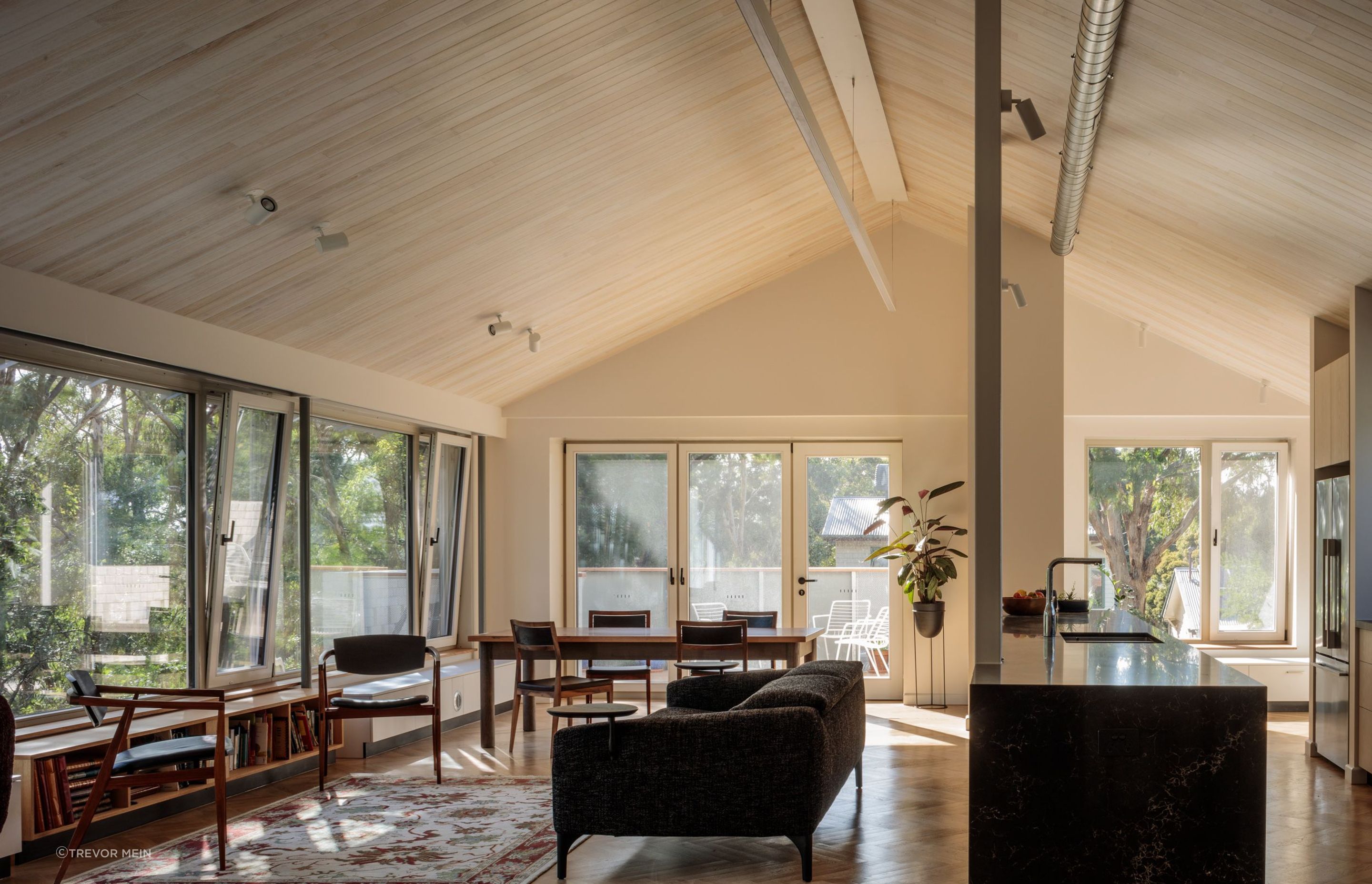 Bright and open living space, Park House
