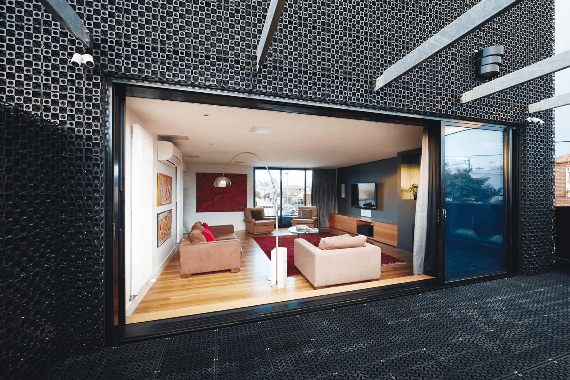 17AdvancedLifestyleSolutionslivingroomdeckingpatio.png