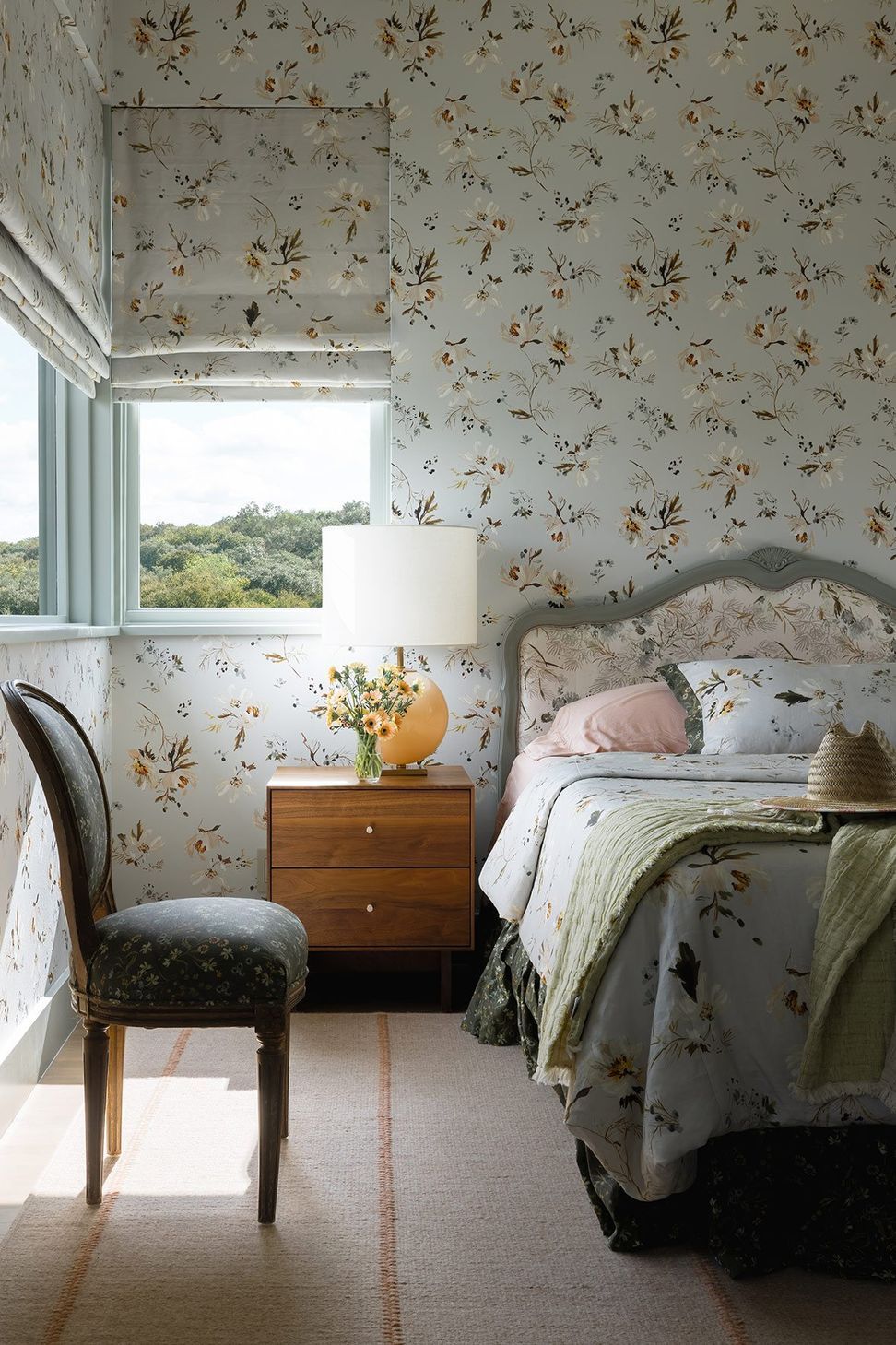 17RollingWoodCuppettKilpatrickArchitectureandInteriorDesignvintage-floral-bedroom-design-inspiration.jpg
