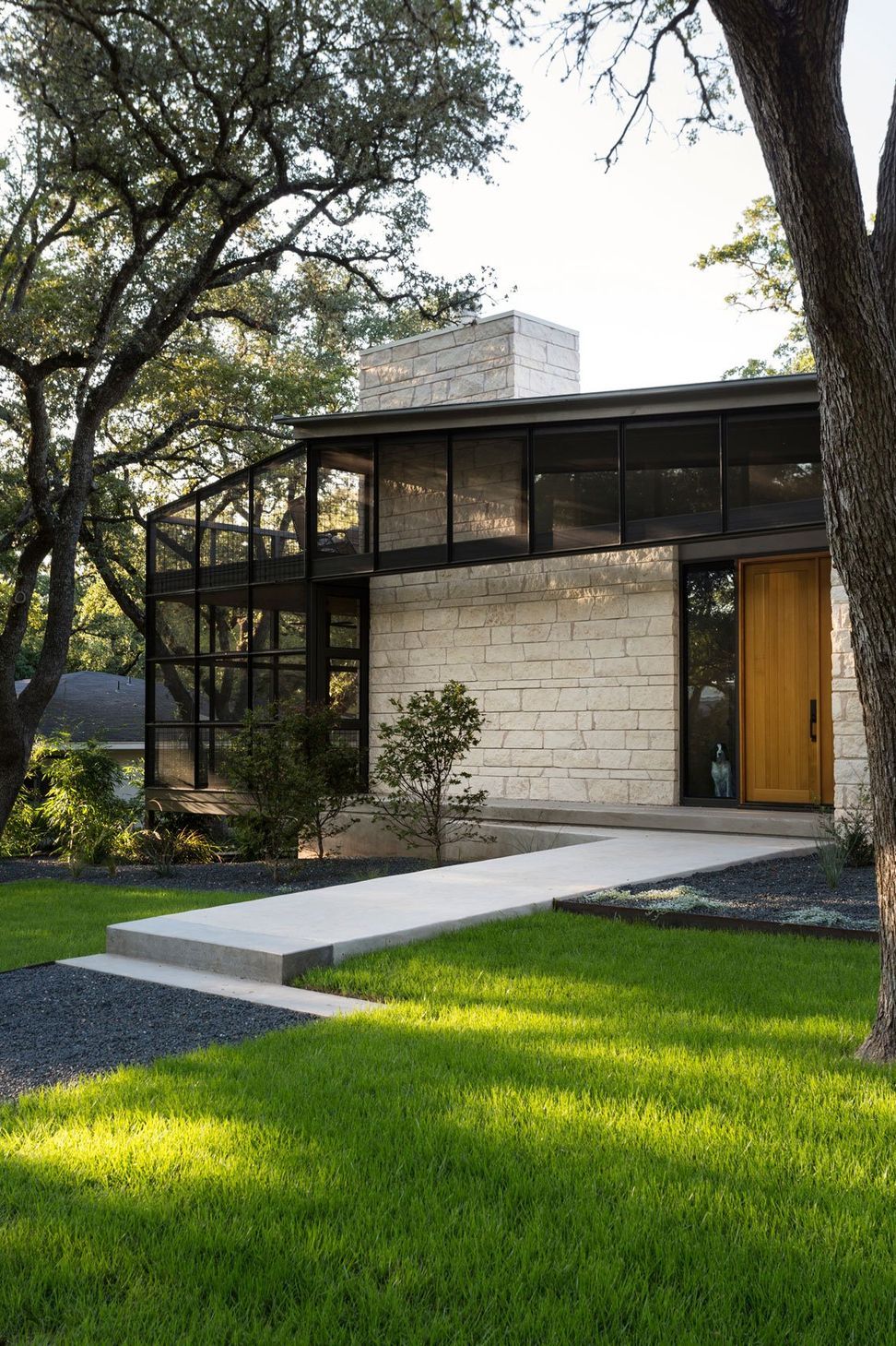 2RiverRoadCuppettKilpatrickArchitectureandInteriorDesignaustin-tx-entry-detail-clerestory-window-screen-guardrail.jpg