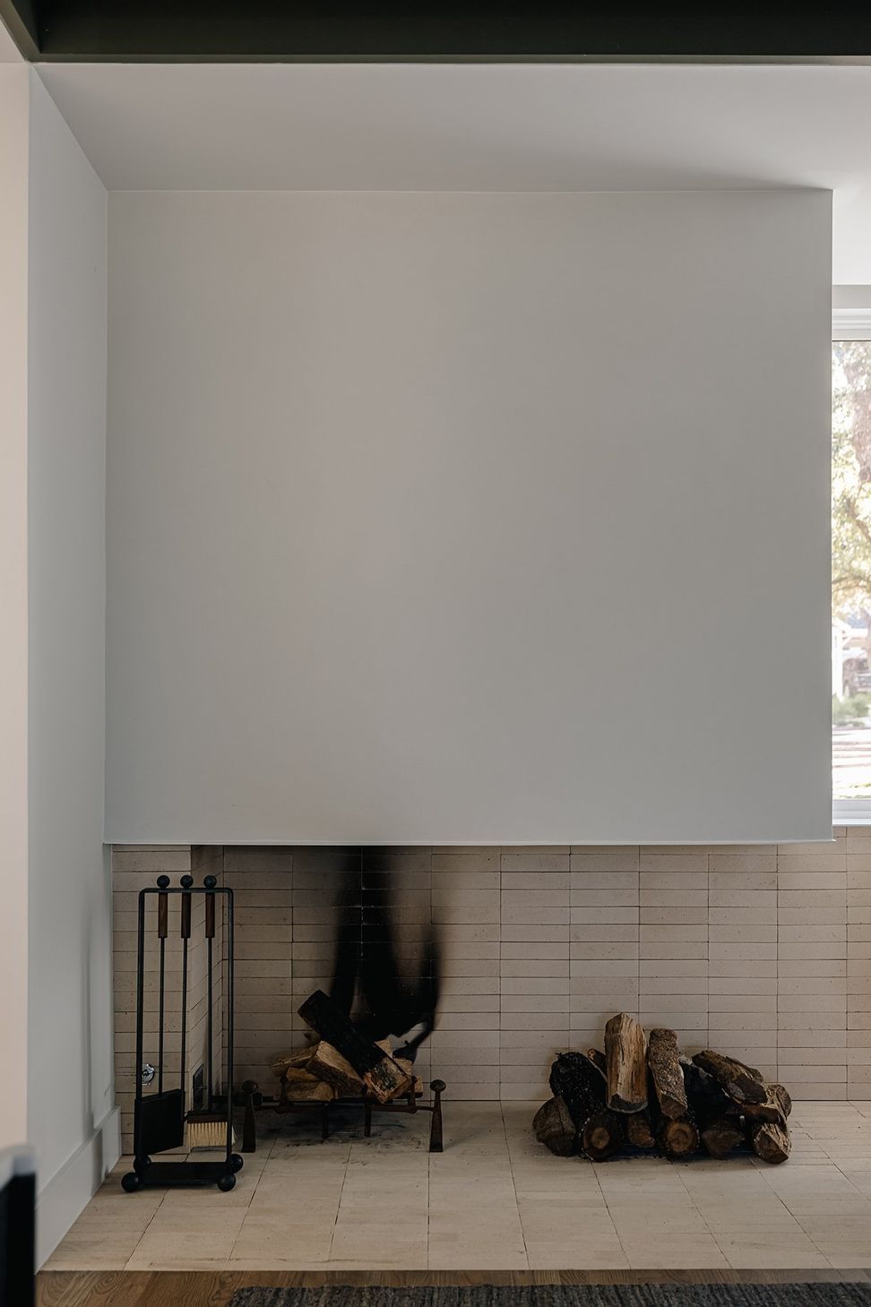 4RollingWoodCuppettKilpatrickArchitectureandInteriorDesignminimalist-fireplace-design-modern-austin-home-1.jpg