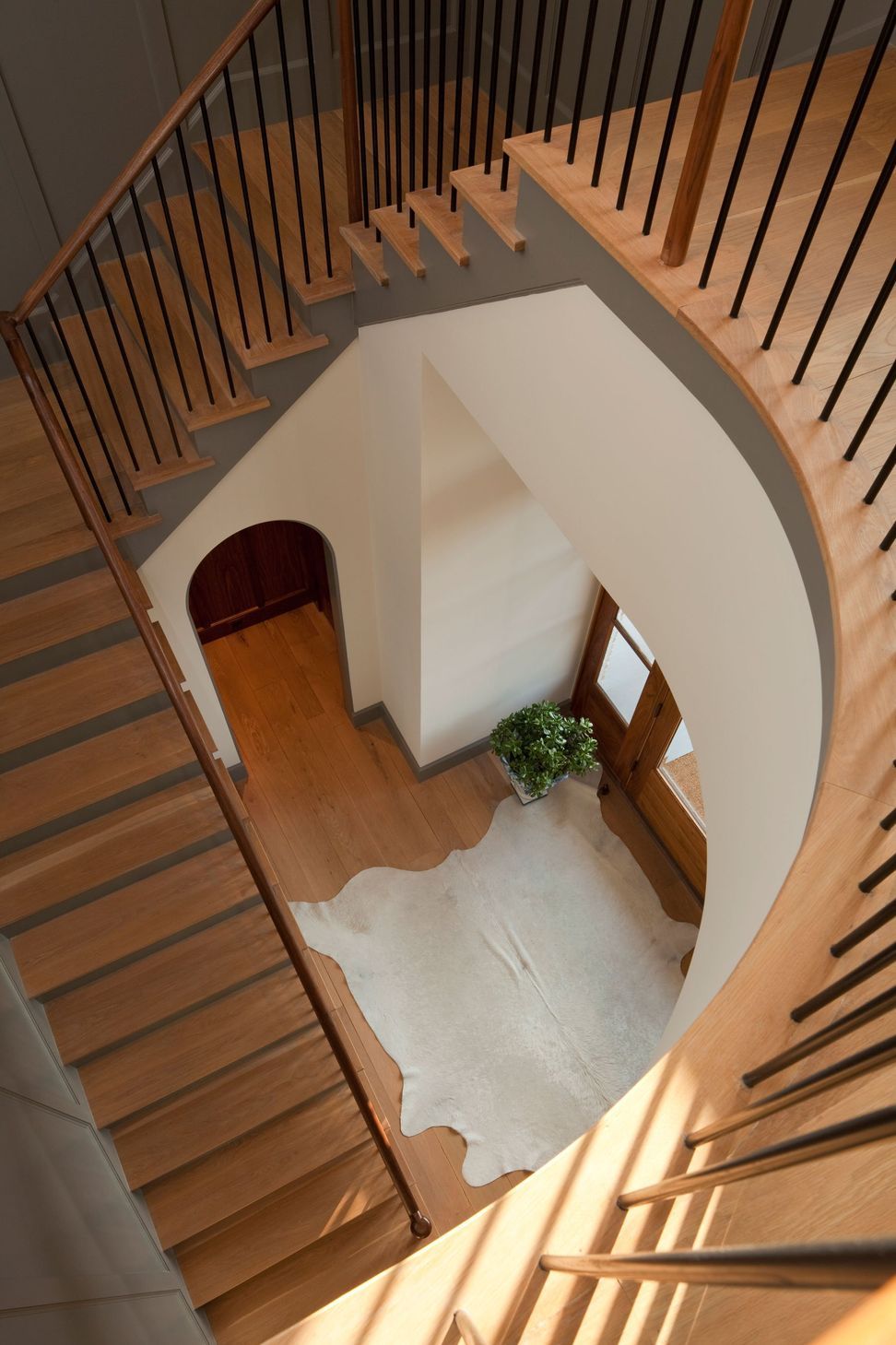 4UrbanHomesteadCuppettKilpatrickArchitectureandInteriorDesignaustin-tx-modern-winding-staircase-wood-metal-elements.jpg