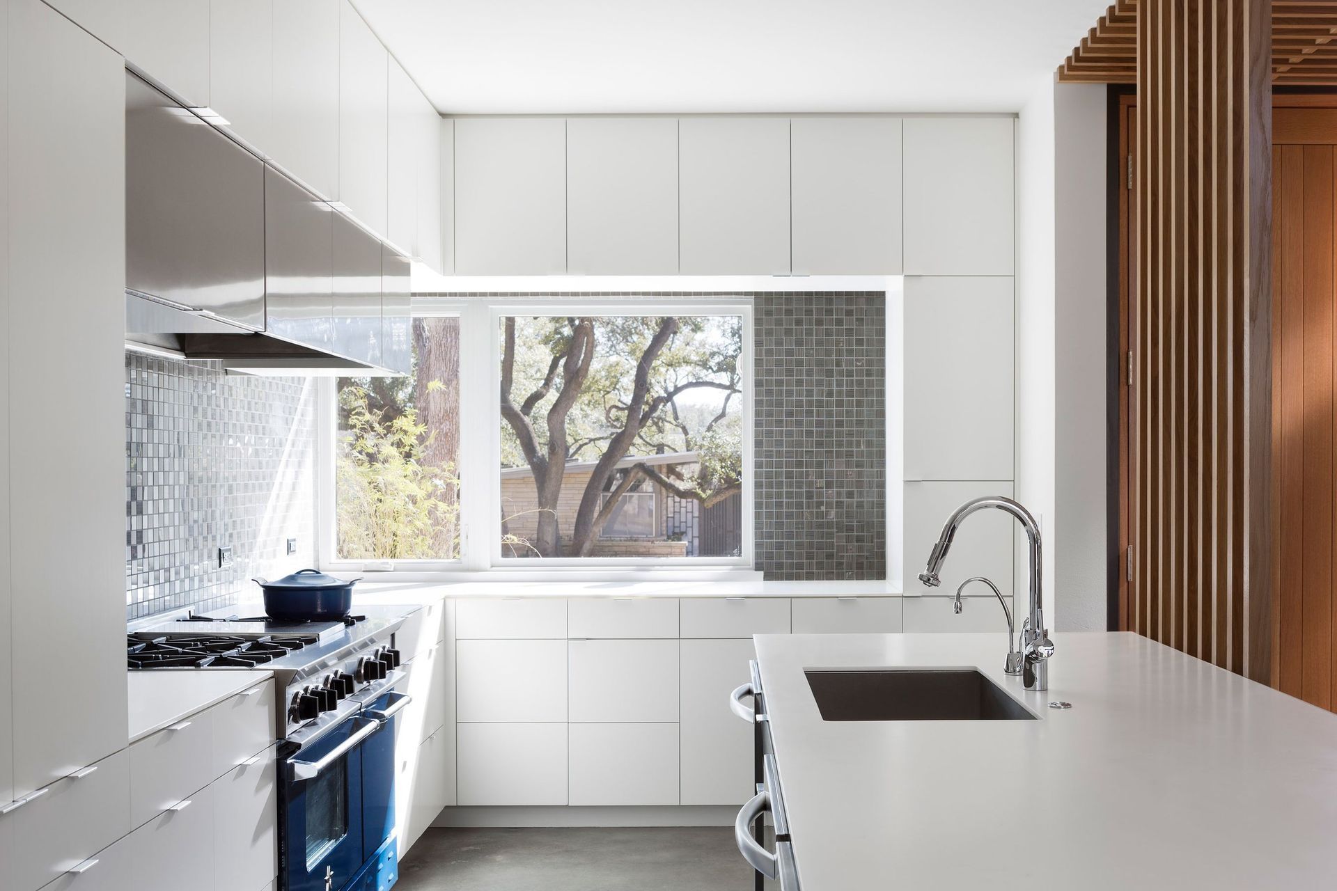 7RiverRoadCuppettKilpatrickArchitectureandInteriorDesignaustin-tx-contemporary-kitchen-white-cabinetry-blue-range.jpg