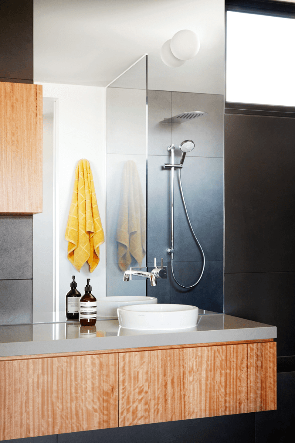 9AdvancedLifestyleSolutionsbathroomwalllightshower.png
