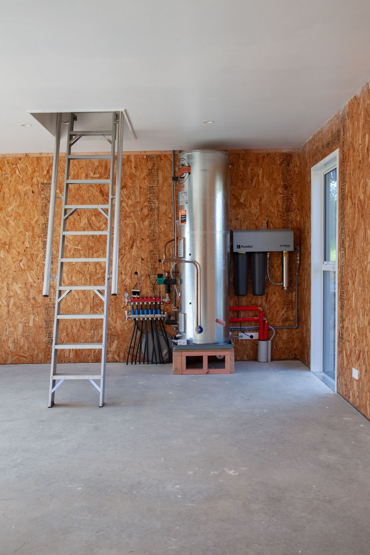 Underfloor heating and water filtration