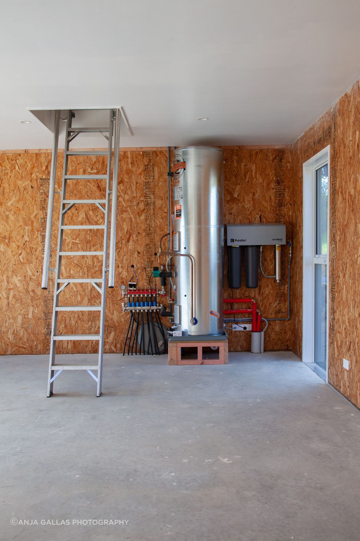 Underfloor heating and water filtration