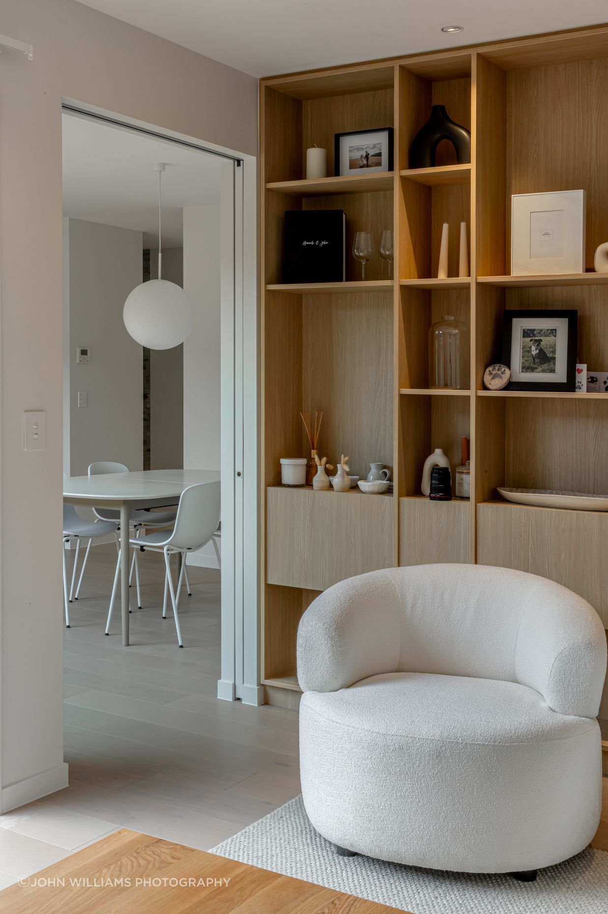 Ben-Hudson-Architects-courtyard-house-bookshelf.jpg