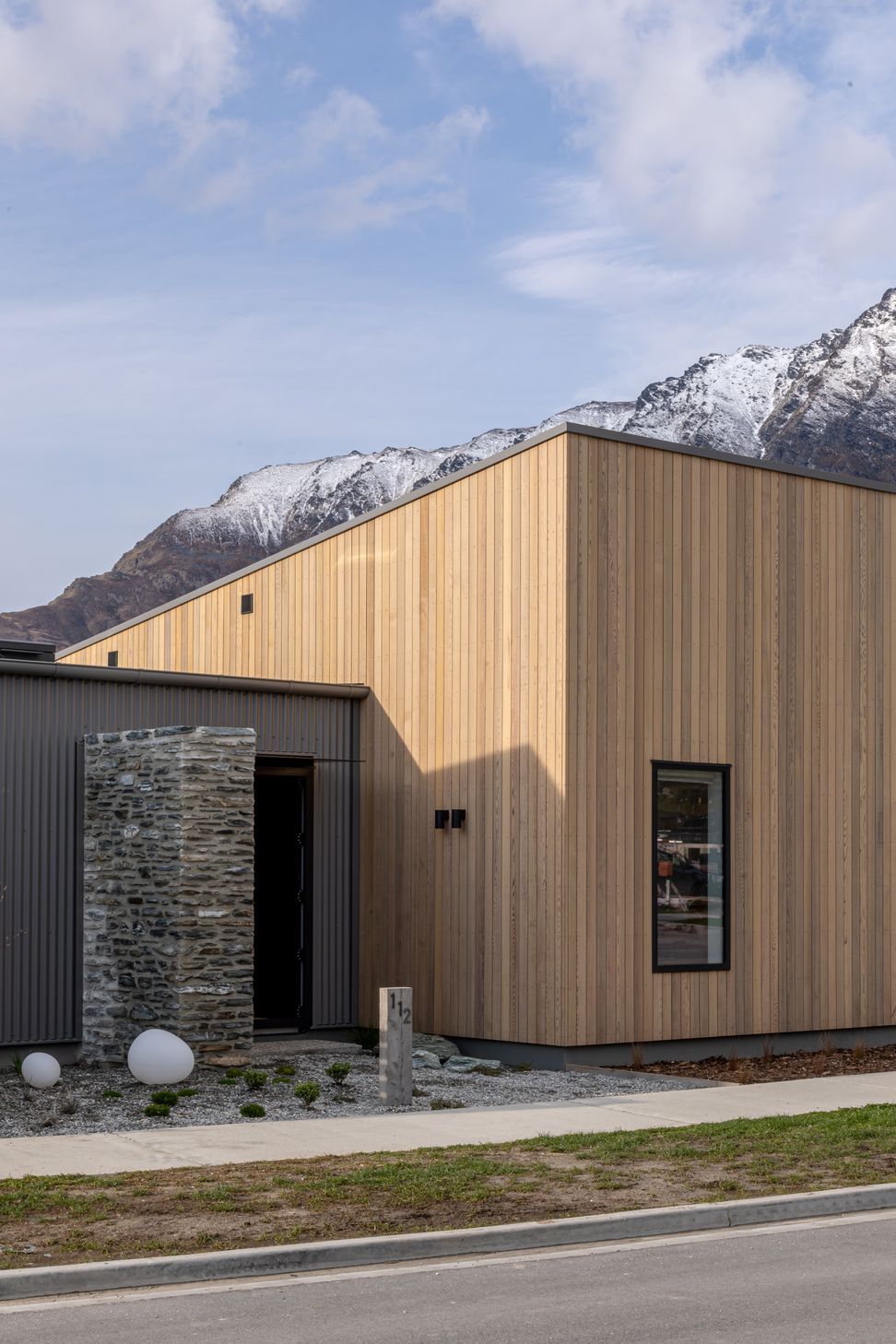Ben-Hudson-Architects-courtyard-house-corner-site.jpg