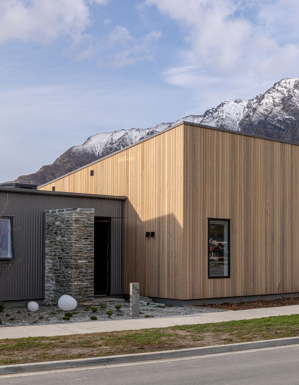 Ben-Hudson-Architects-courtyard-house-corner-site.jpg