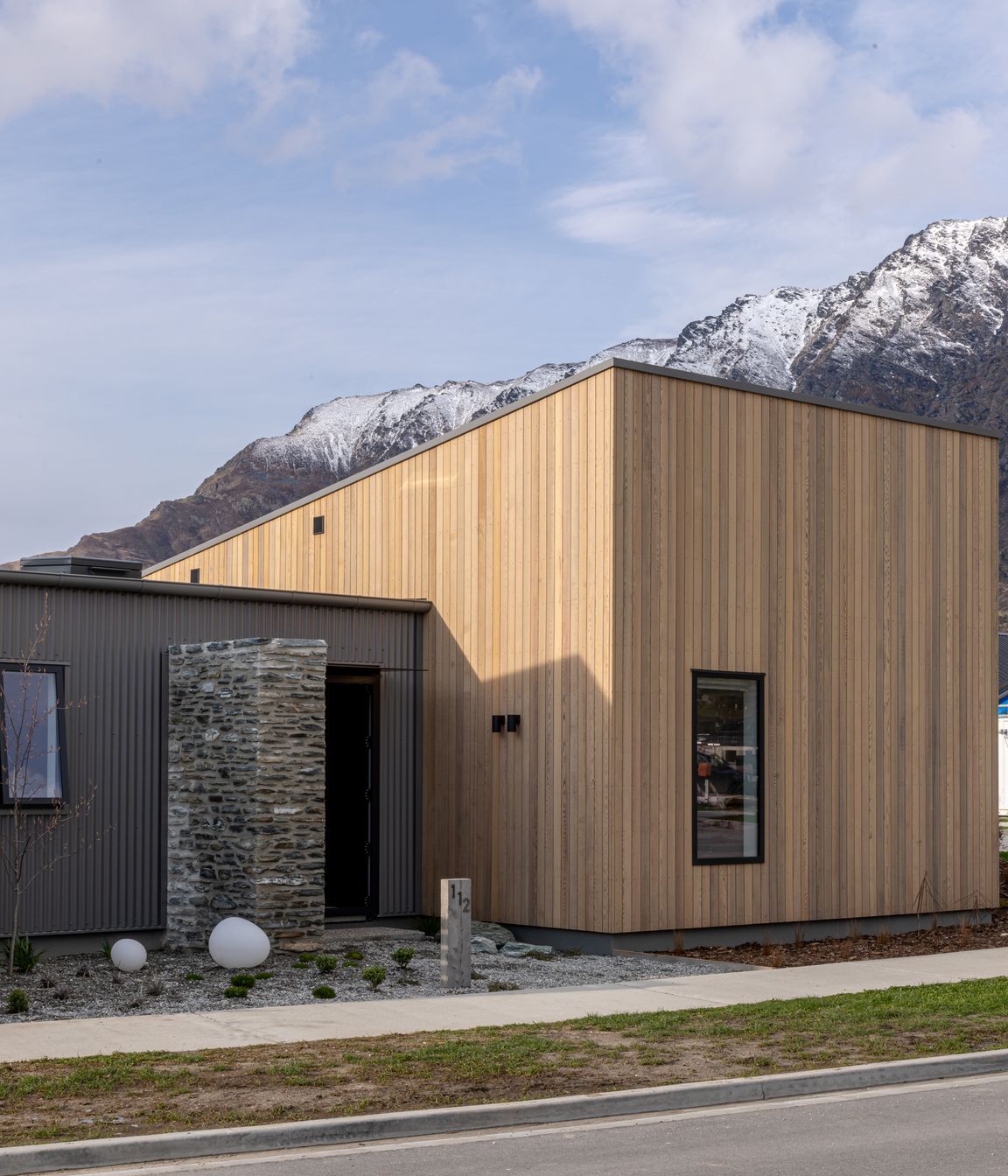 Ben-Hudson-Architects-courtyard-house-corner-site.jpg