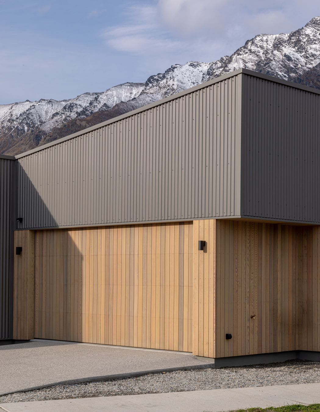 Ben-Hudson-Architects-courtyard-house-hidden-garage.jpg