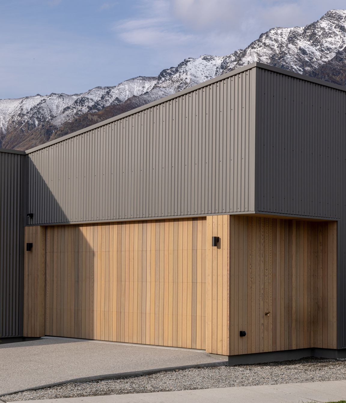 Ben-Hudson-Architects-courtyard-house-hidden-garage.jpg