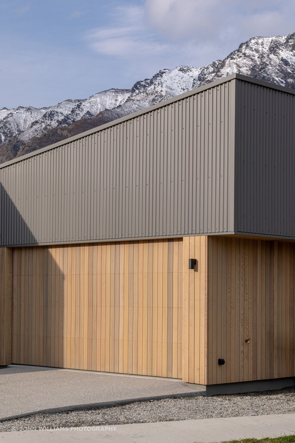 Ben-Hudson-Architects-courtyard-house-hidden-garage.jpg