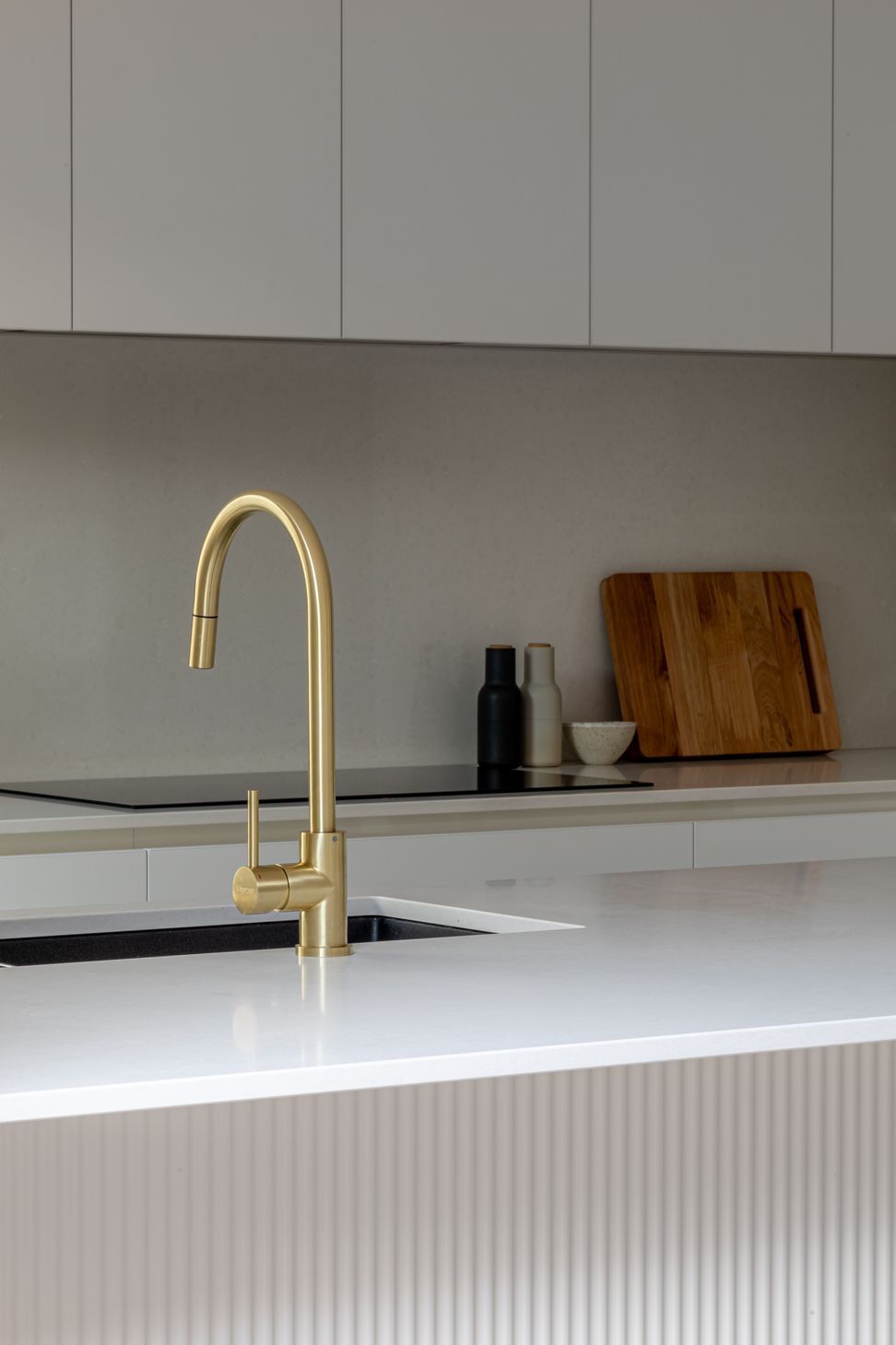Ben-Hudson-Architects-courtyard-house-kitchen-benchtop.jpg