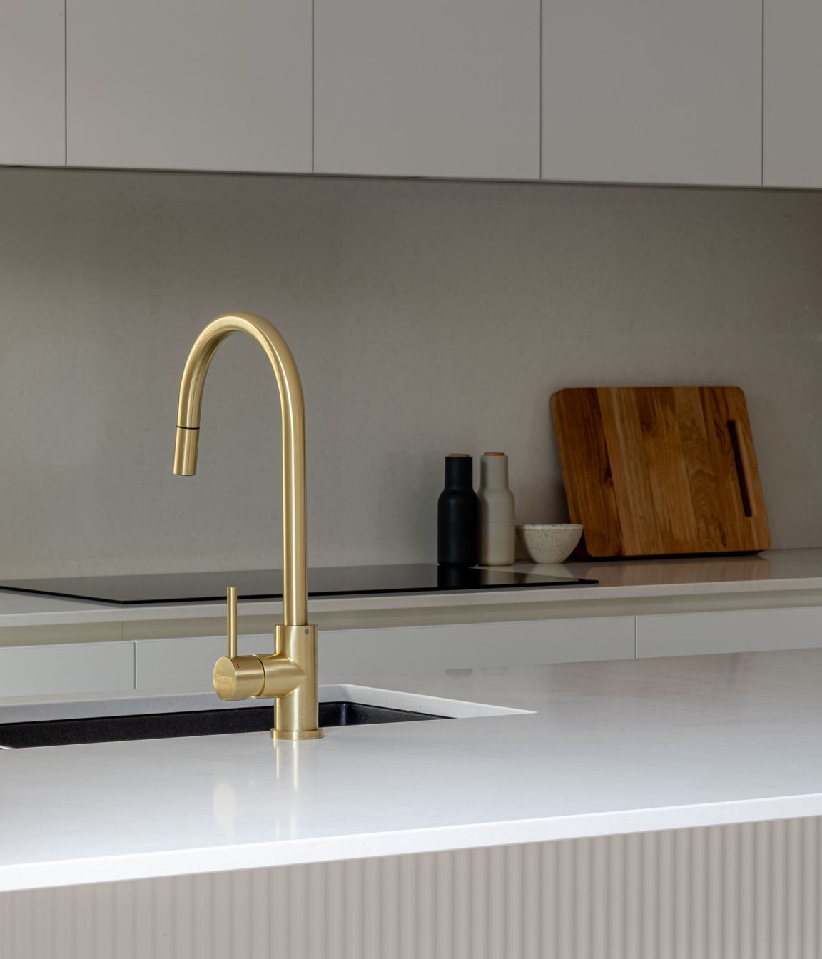 Ben-Hudson-Architects-courtyard-house-kitchen-benchtop.jpg