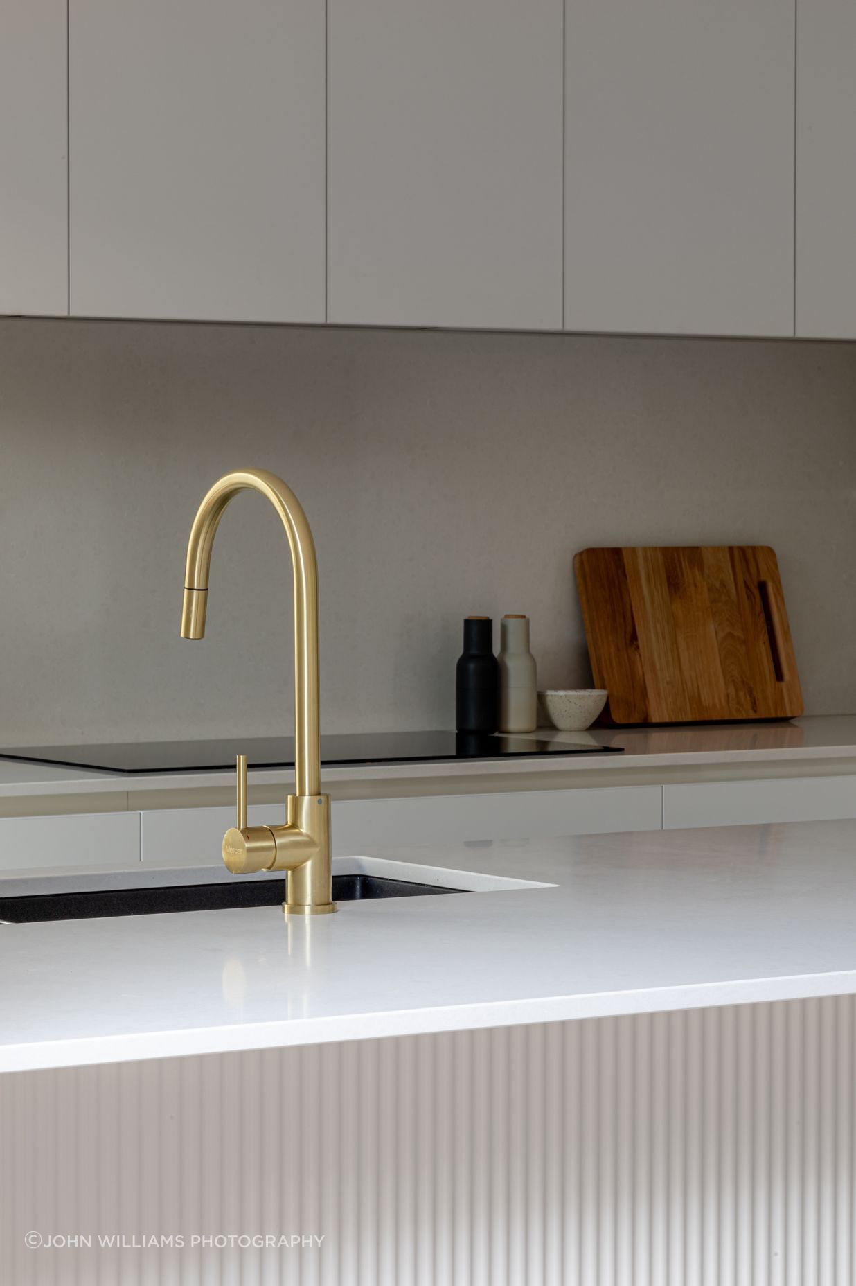 Ben-Hudson-Architects-courtyard-house-kitchen-benchtop.jpg